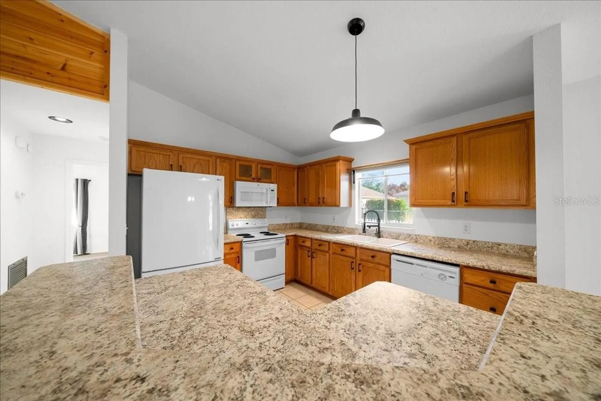 Property Slideshow image 8 of 32 | 14117 sw 115th cir, Dunnellon, FL, 34432