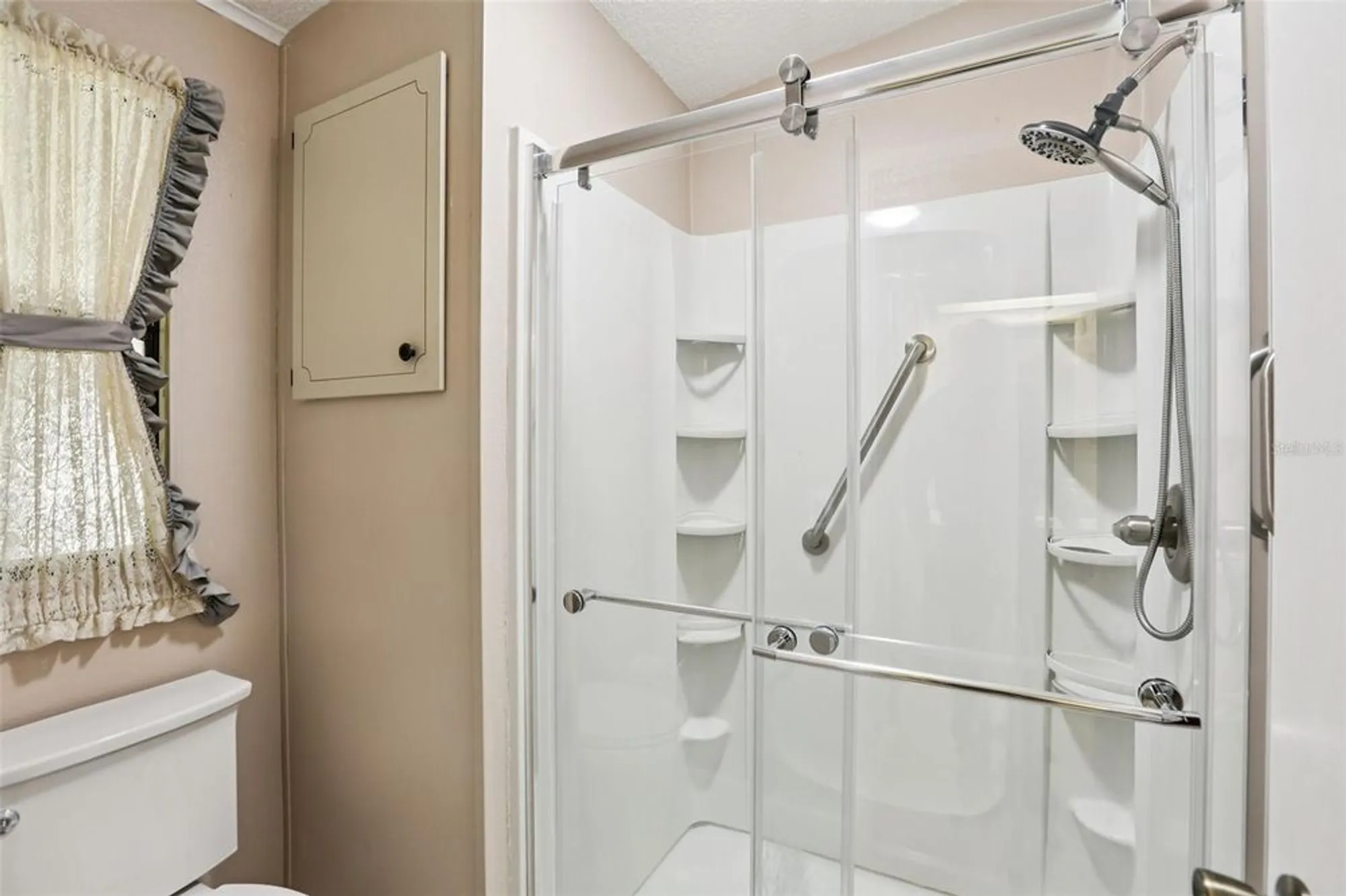 Property Slideshow image 26 of 42 | 4933 colonnades cir, Lakeland, FL, 33811