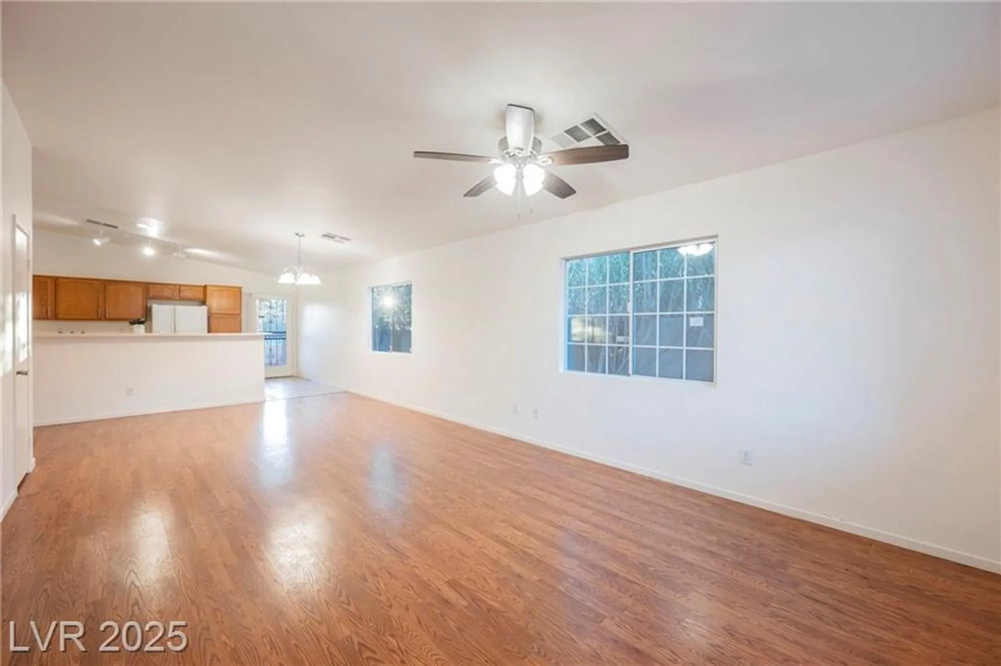 Property Slideshow image 7 of 22 | 4960 mascaro dr, Las Vegas, NV, 89122