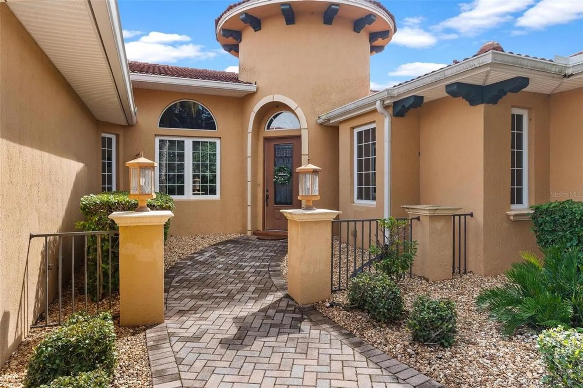 Property Slideshow image 3 of 47 | 38800 harborwoods pl, Lady Lake, FL, 32159