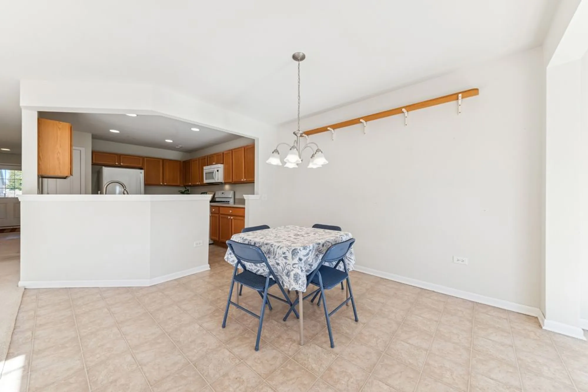 Property Slideshow image 9 of 28 | 2920 stoney creek dr, Elgin, IL, 60124