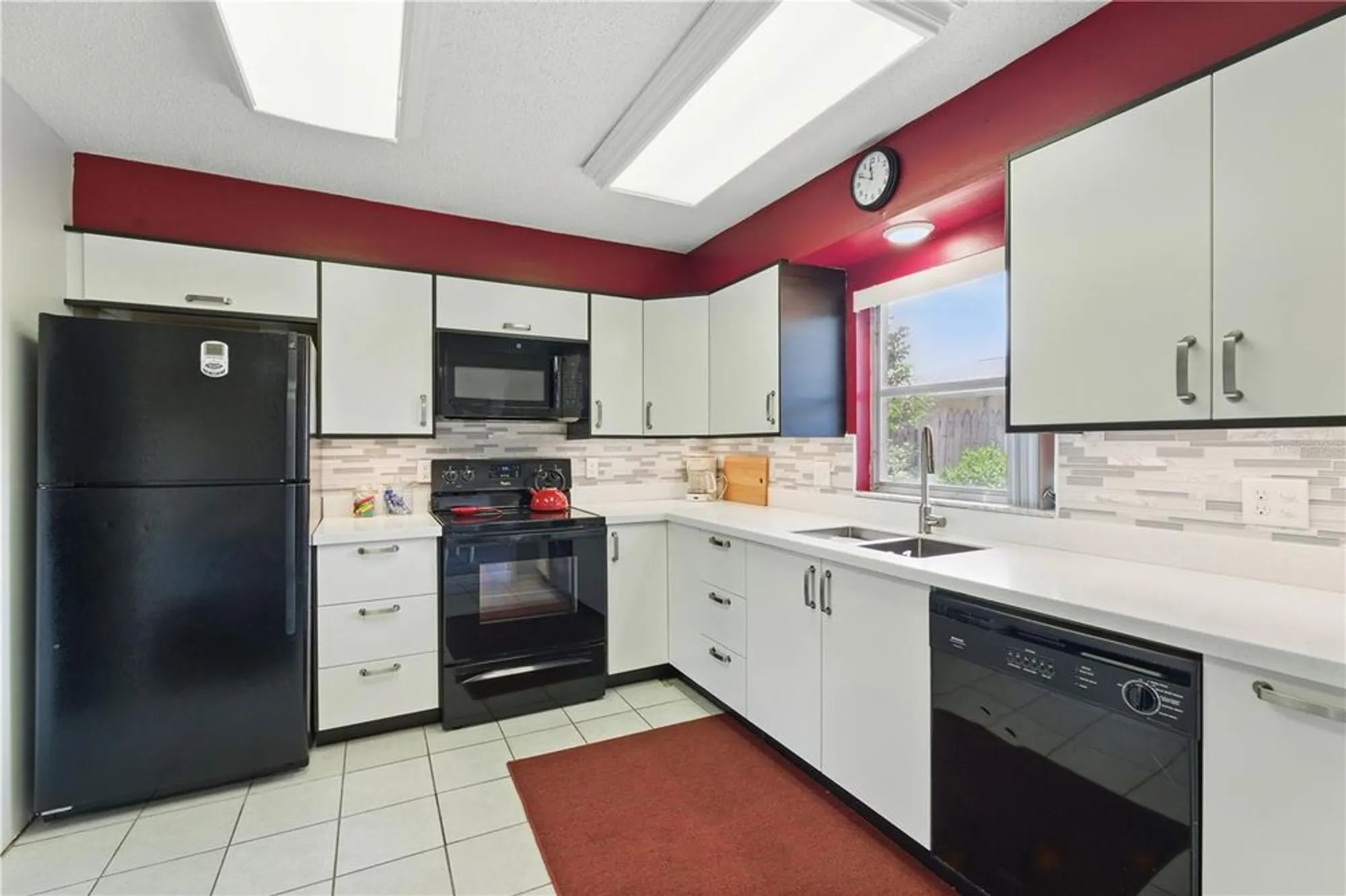 Property Slideshow image 2 of 36 | 858 cambridge ct # 858, Dunedin, FL, 34698