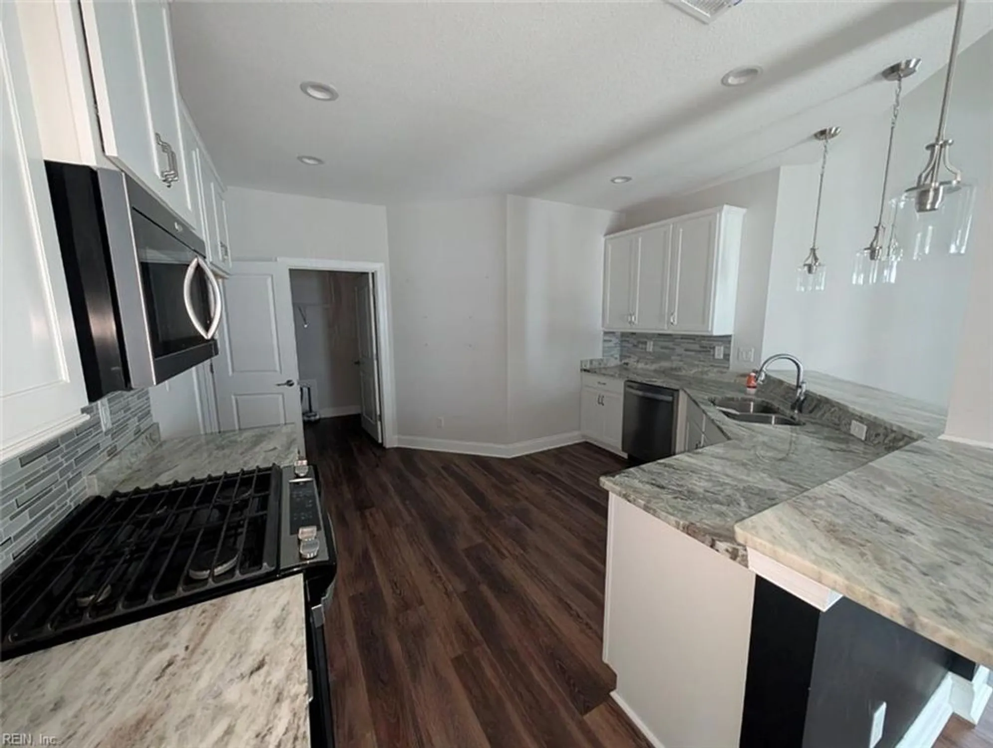 Property Slideshow image 5 of 18 | 4644 longleaf pl, Chesapeake, VA, 23321