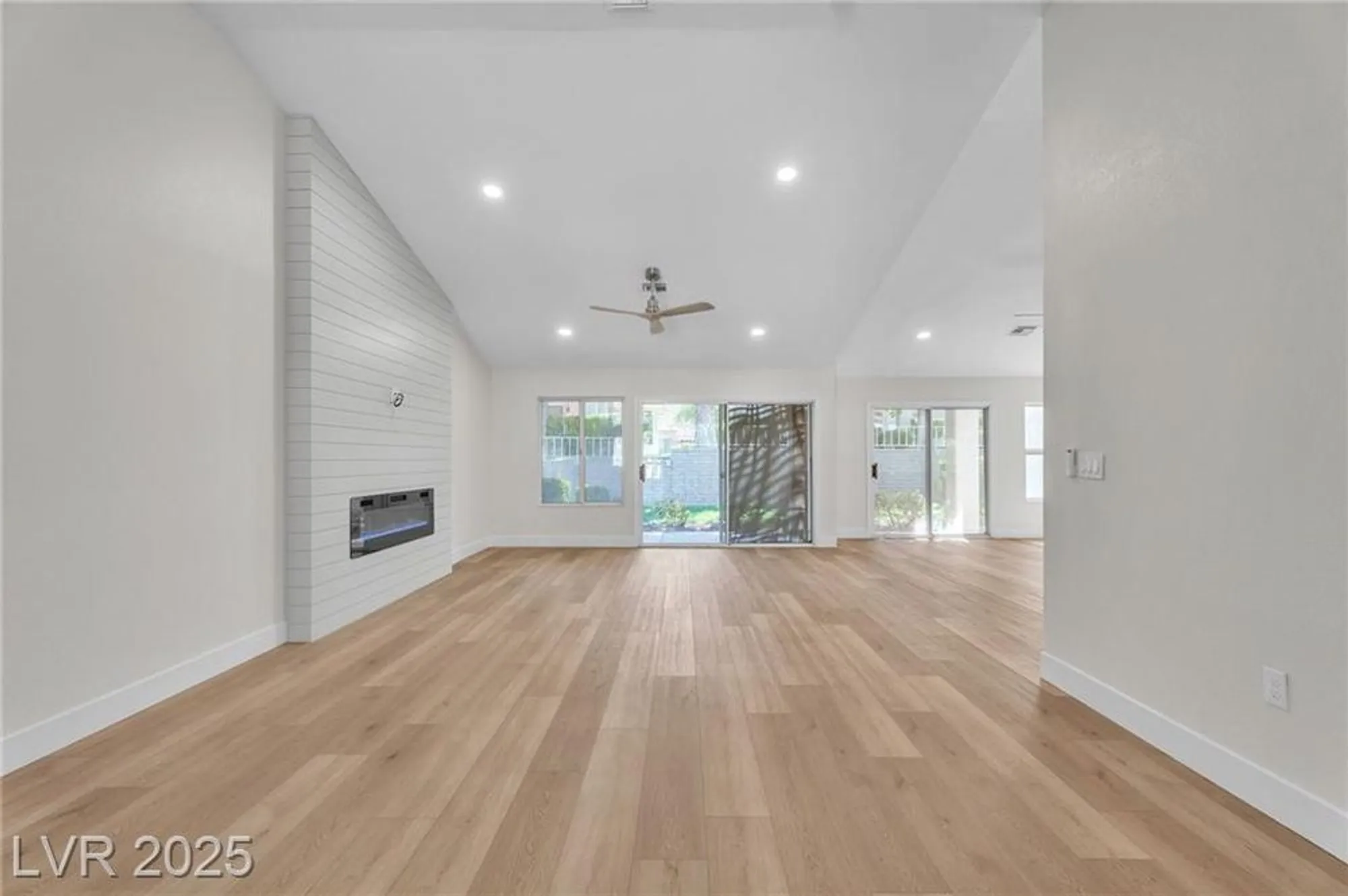 Property Slideshow image 13 of 61 | 8537 glenmount dr, Las Vegas, NV, 89134