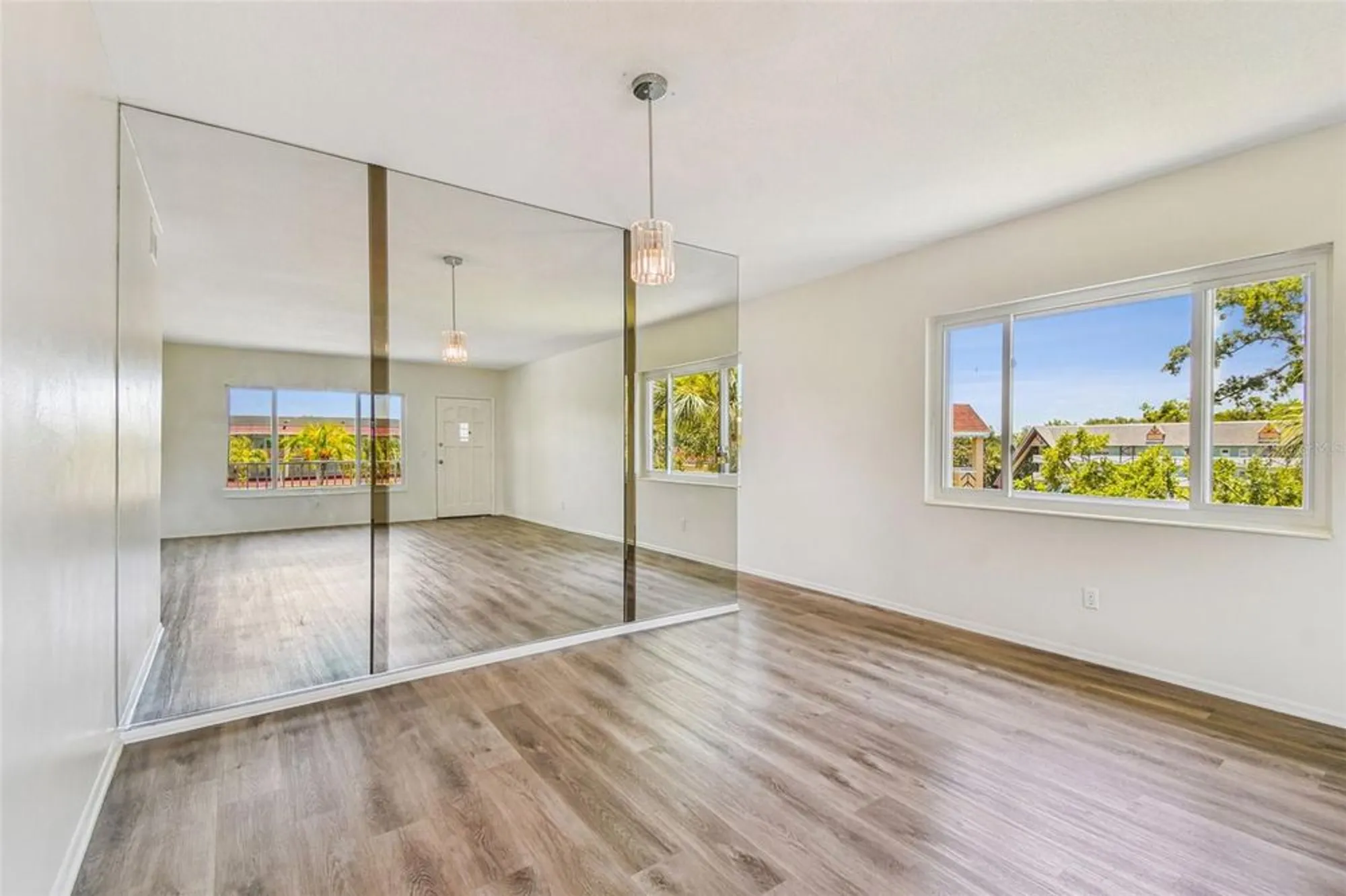 Property Slideshow image 12 of 55 | 2071 australia way 59, Clearwater, FL, 33763