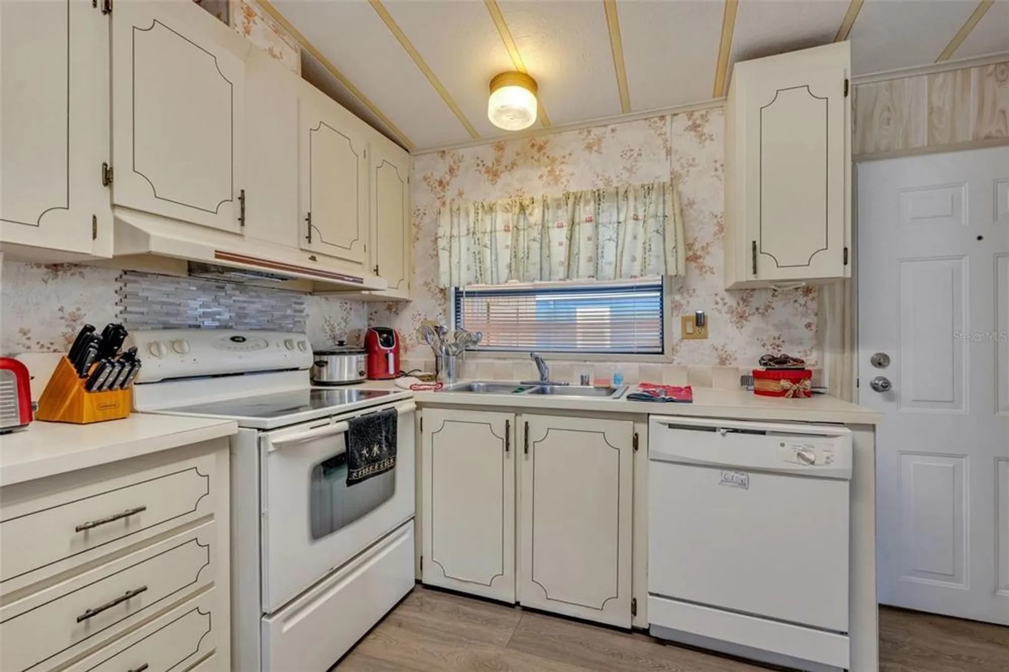 Property Slideshow image 9 of 41 | 109 lyonia ln, Wildwood, FL, 34785