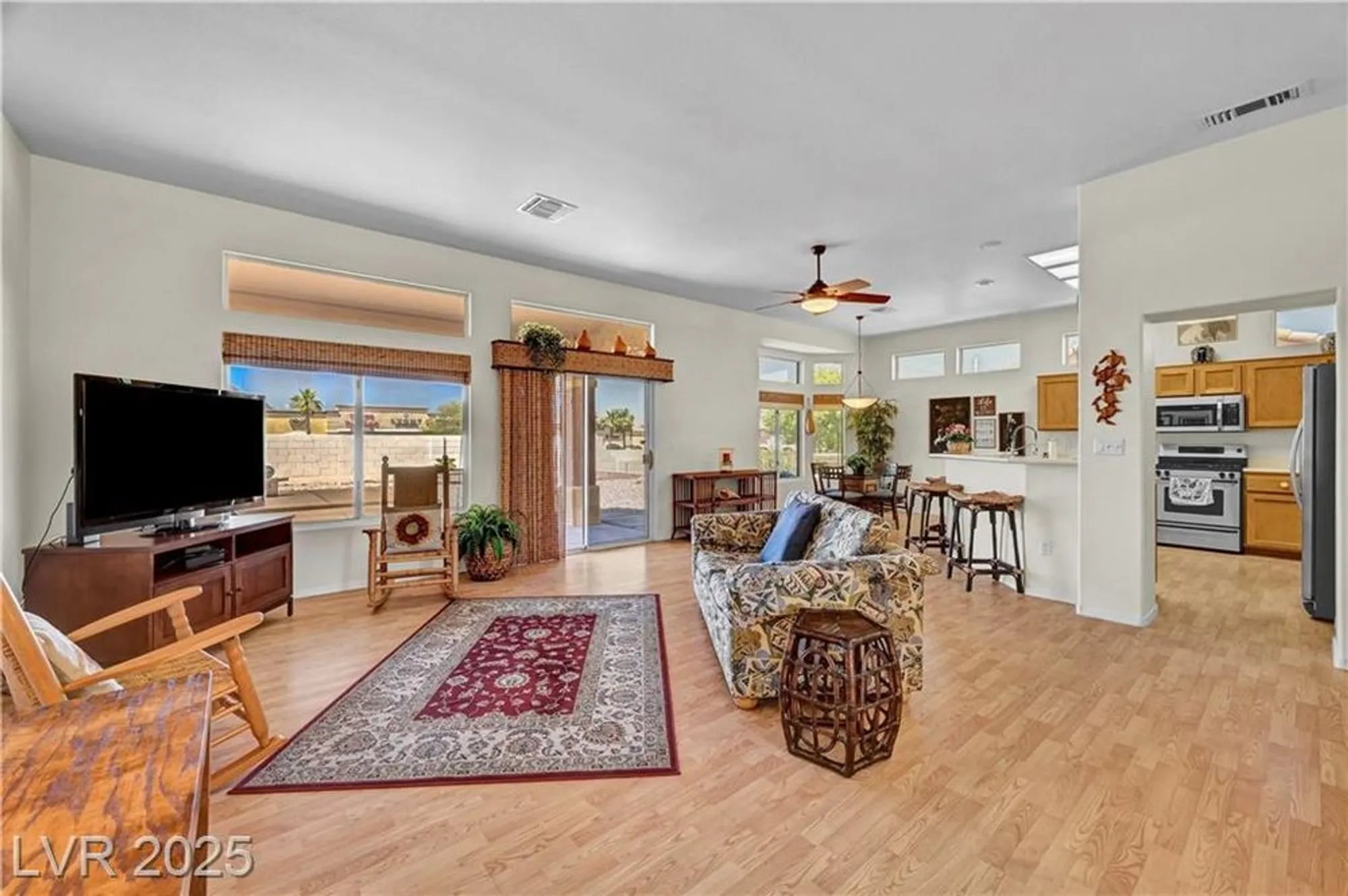 Property Slideshow image 8 of 78 | 10020 villa ridge dr, Las Vegas, NV, 89134