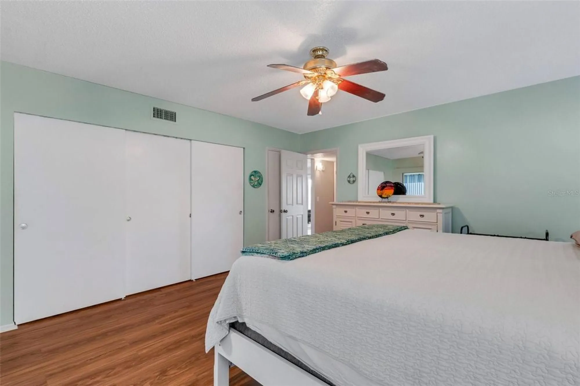 Property Slideshow image 26 of 56 | 2401 ecuadorian way apt 57, Clearwater, FL, 33763