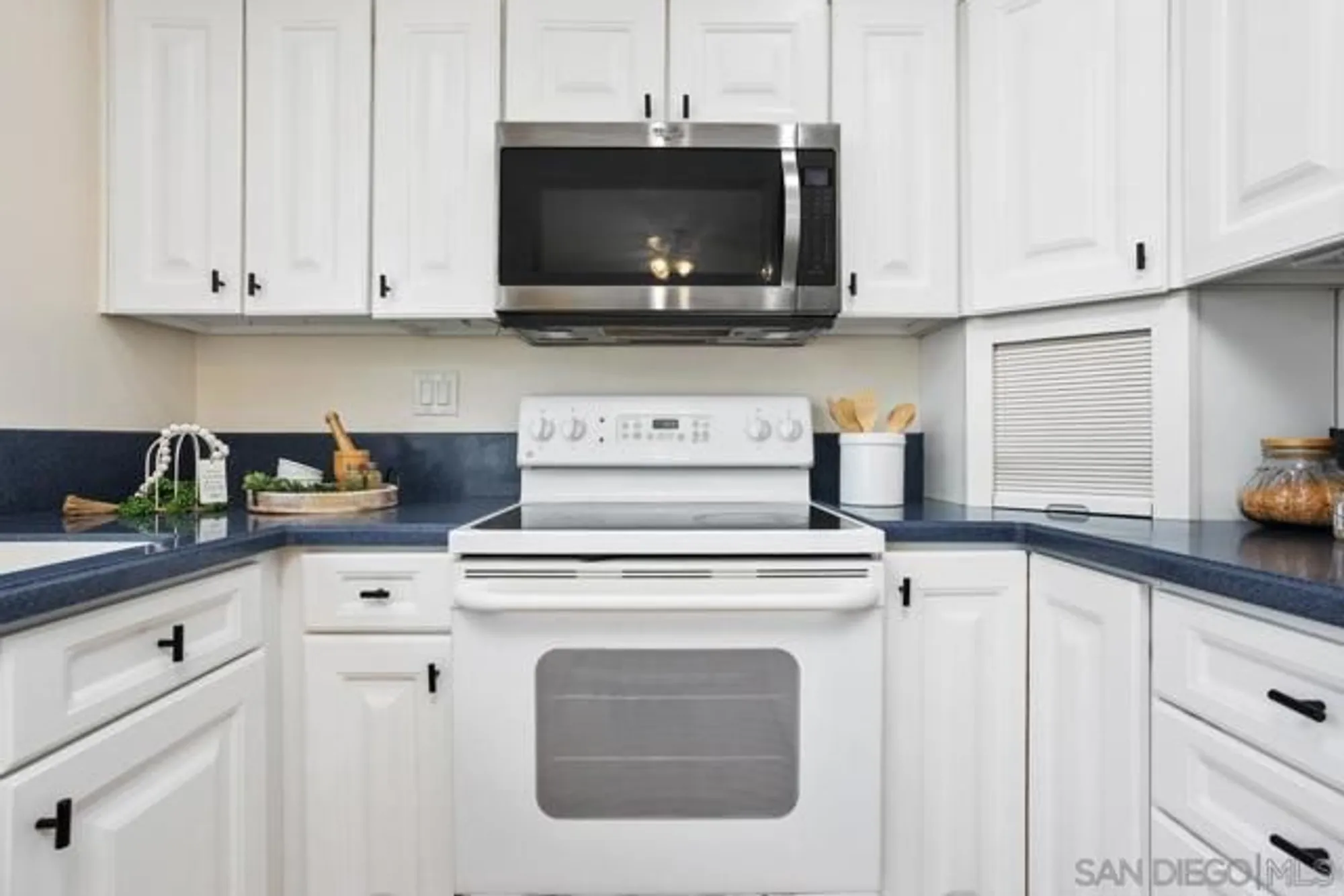 Property Slideshow image 9 of 22 | 3902 vista campana 58, Oceanside, CA, 92057