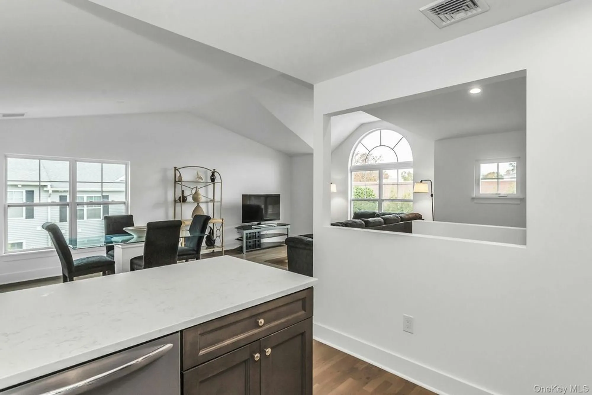 Property Slideshow image 7 of 19 | 512 breton way, Glen Cove, NY, 11542