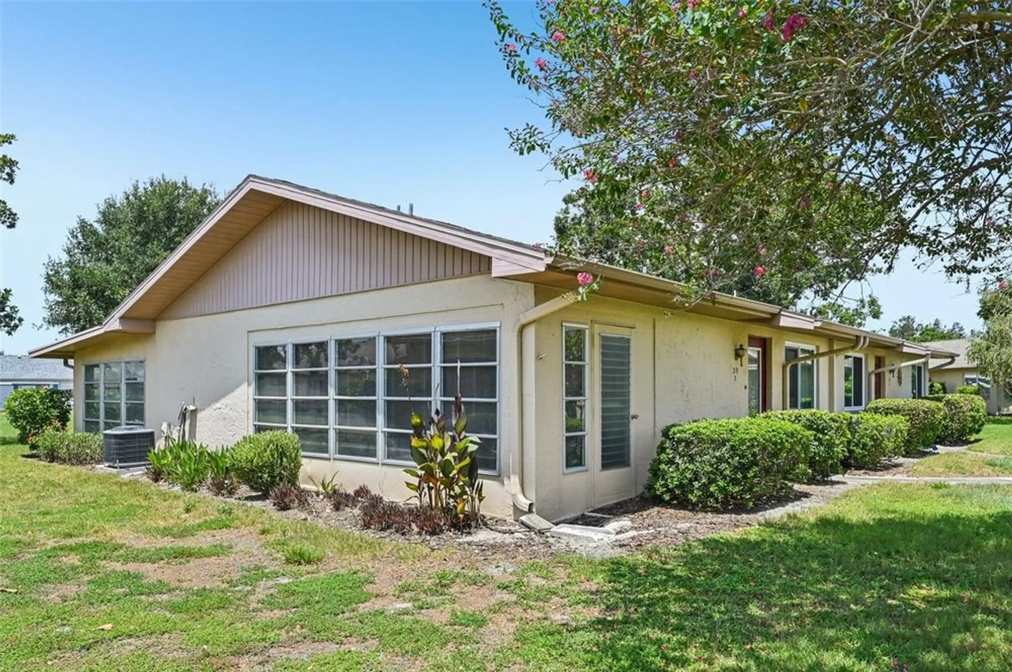Property Slideshow image 29 of 59 | 1908 canterbury ln 25, Sun City Center, FL, 33573