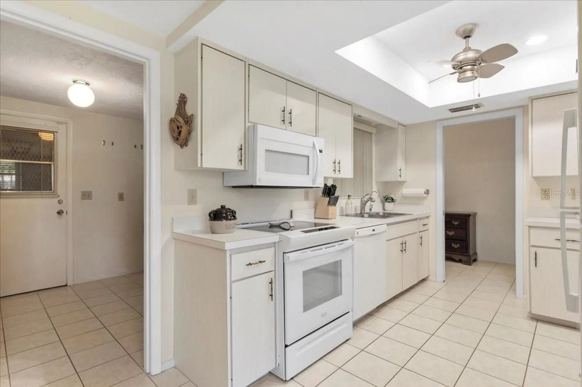 Property Slideshow image 9 of 36 | 3626 medford ln # 1537, Sarasota, FL, 34232
