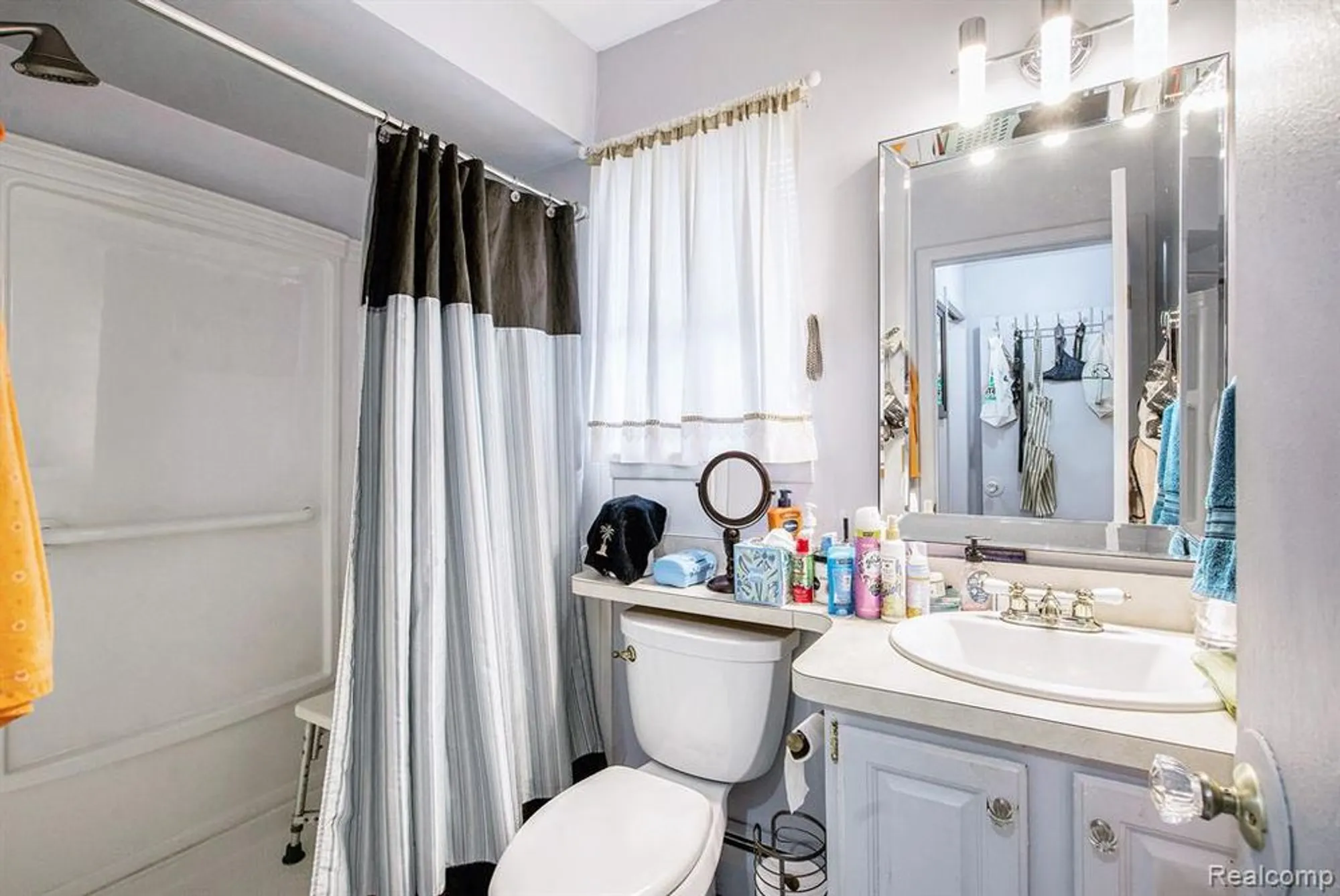 Property Slideshow image 15 of 28 | 25235 franklin ter # 8, South Lyon, MI, 48178