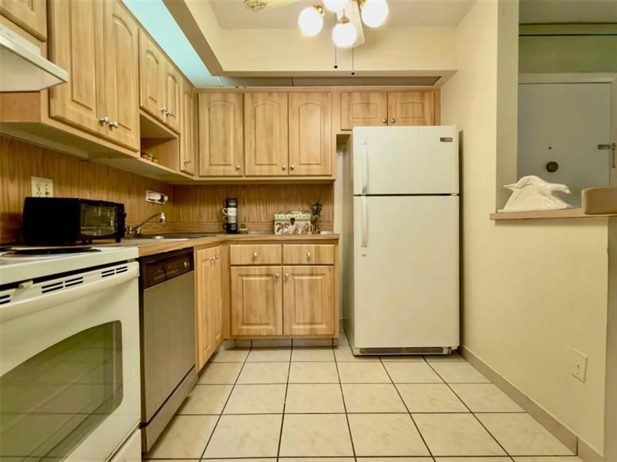 Property Slideshow image 10 of 51 | 9988 n belfort cir 111, Tamarac, FL, 33321