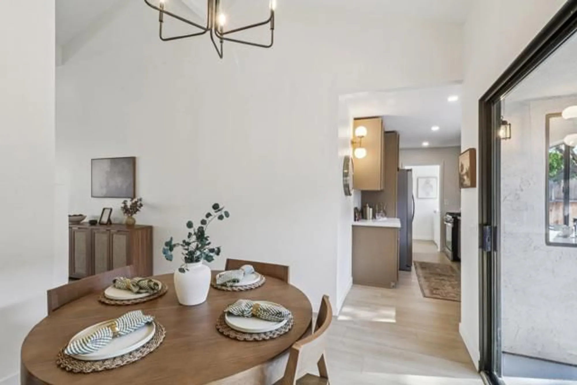 Property Slideshow image 11 of 36 | 737 nob cir, Vista, CA, 92084