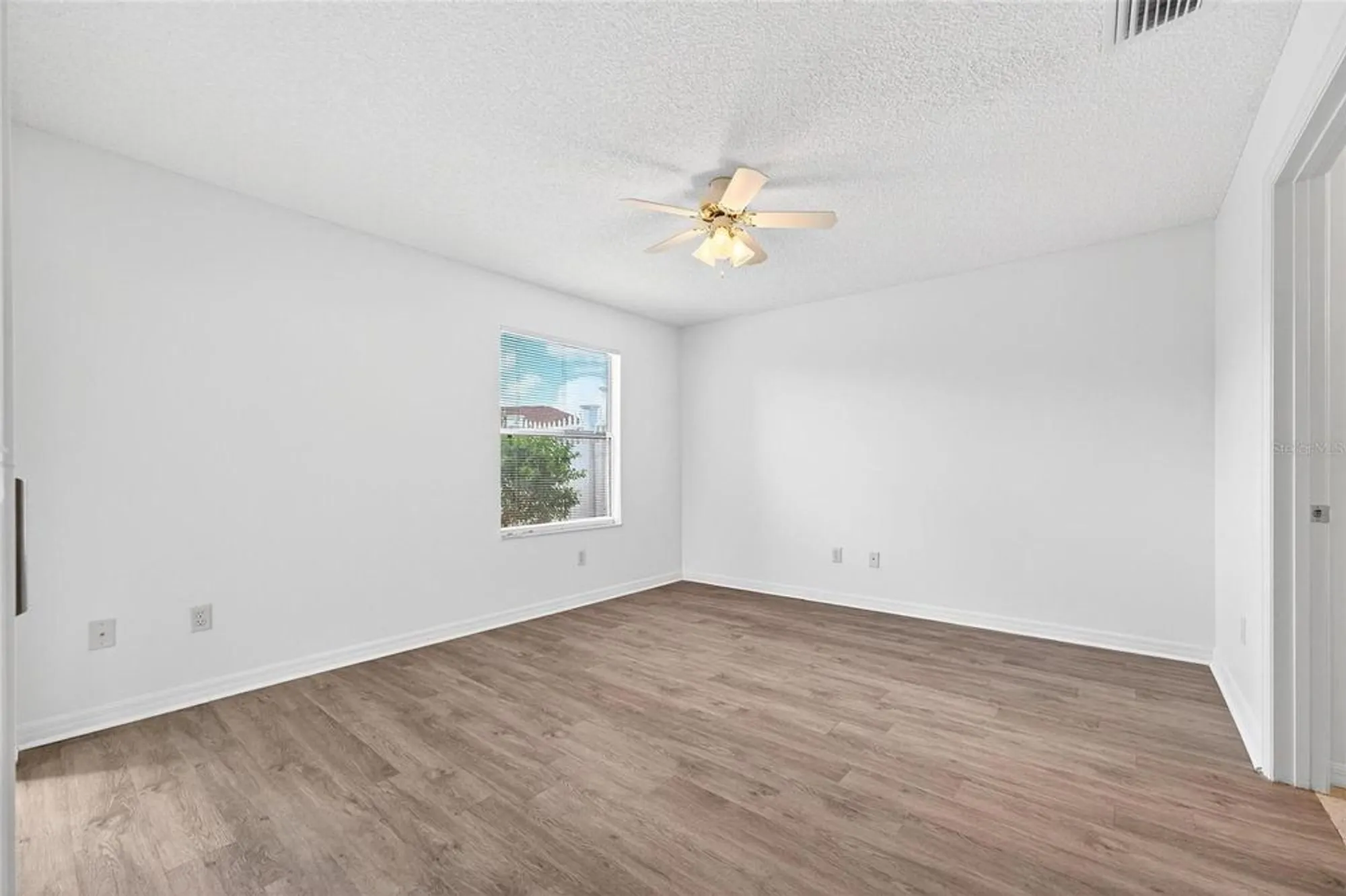 Property Slideshow image 39 of 57 | 2446 kenmore ln, The Villages, FL, 32162