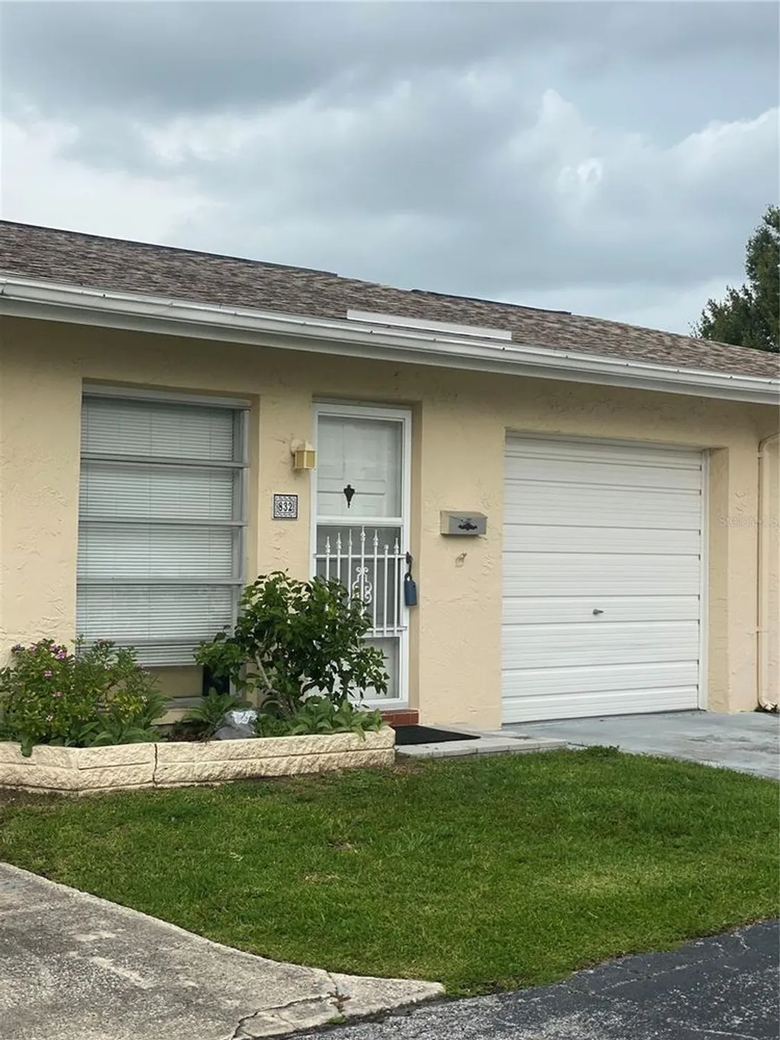 Property Slideshow image 2 of 38 | 832 cambridge ct, Dunedin, FL, 34698