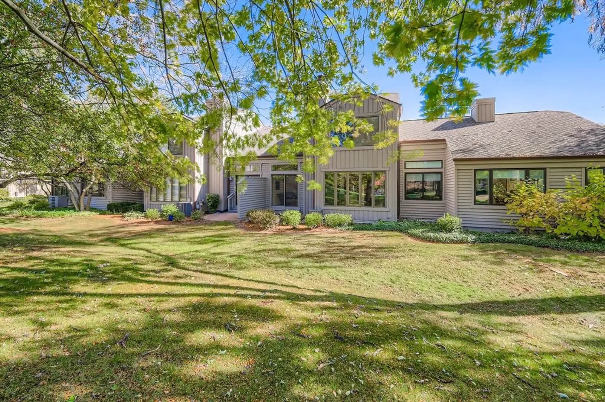 Property Slideshow image 26 of 53 | 668 shoreline rd, Lake Barrington, IL, 60010