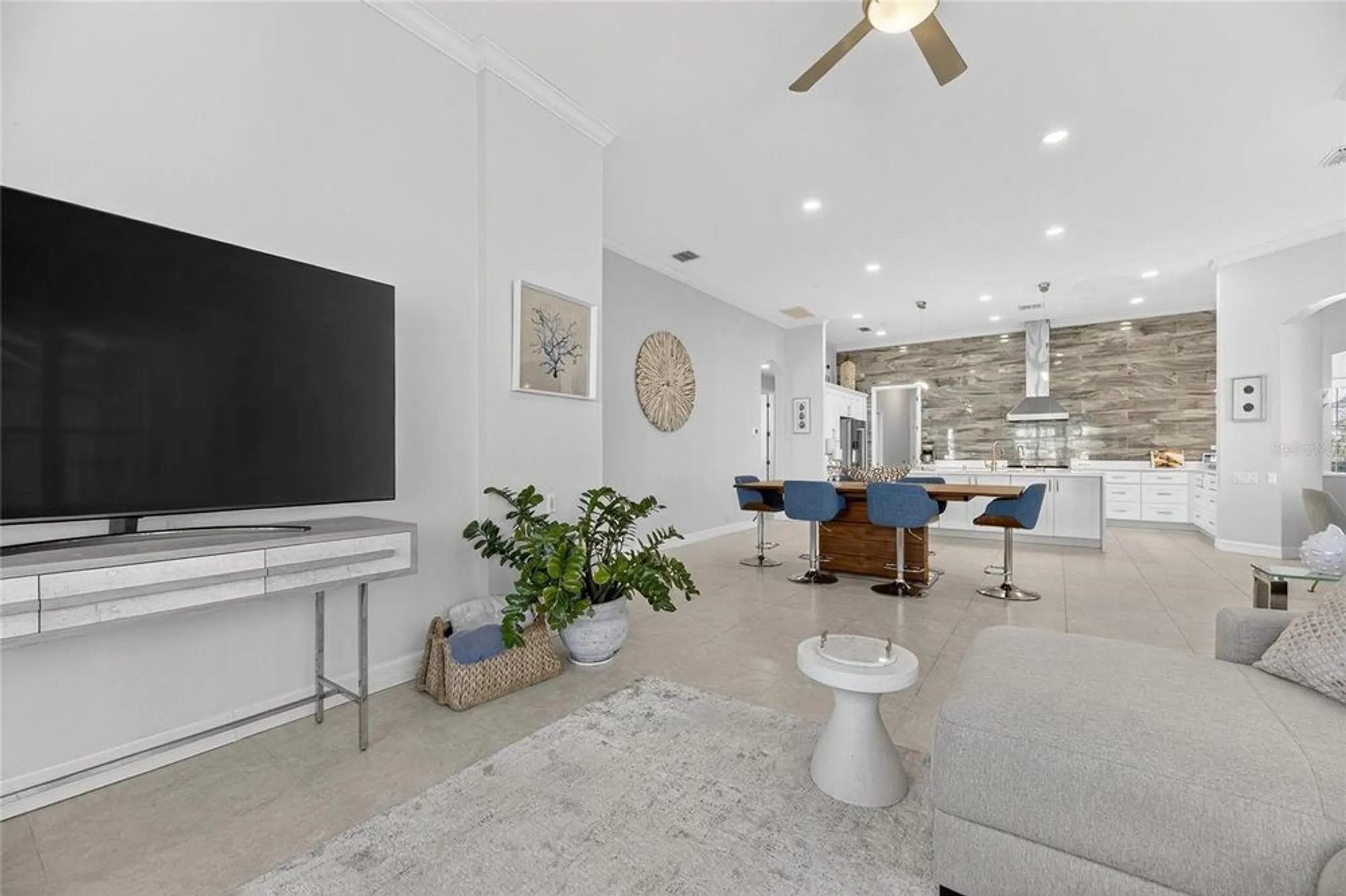 Property Slideshow image 51 of 99 | 719 islebay dr, Apollo Beach, FL, 33572