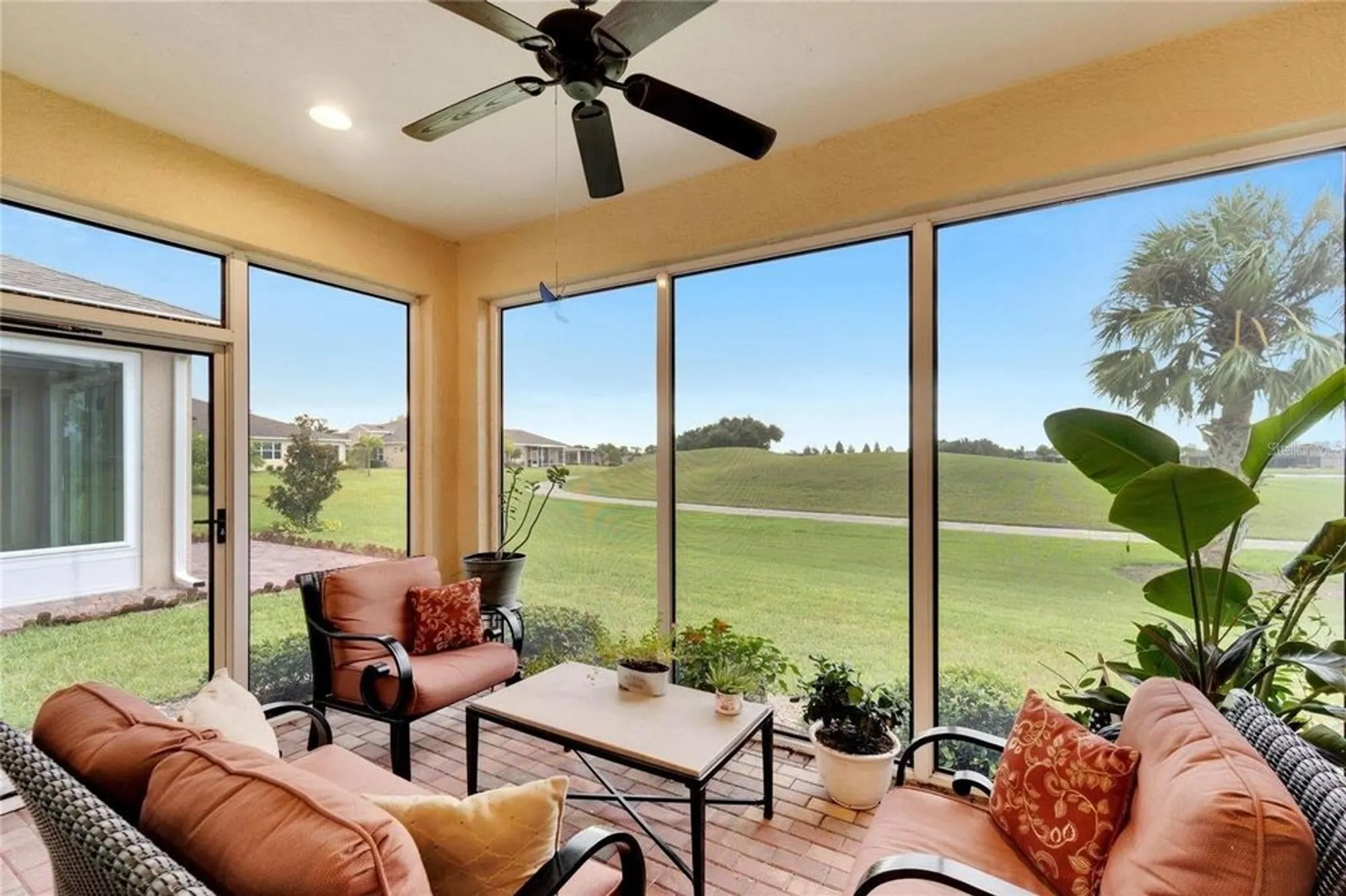 Property Slideshow image 28 of 71 | 718 chipper dr, Sun City Center, FL, 33573