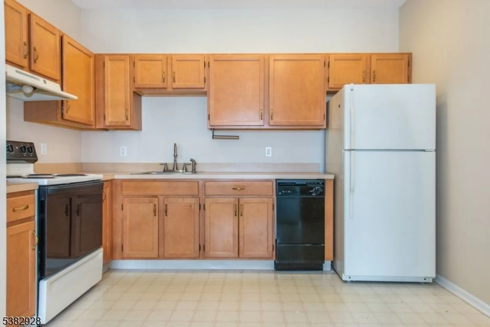 Property Slideshow image 6 of 31 | 9302 richmond rd # 302, West Milford, NJ, 07480