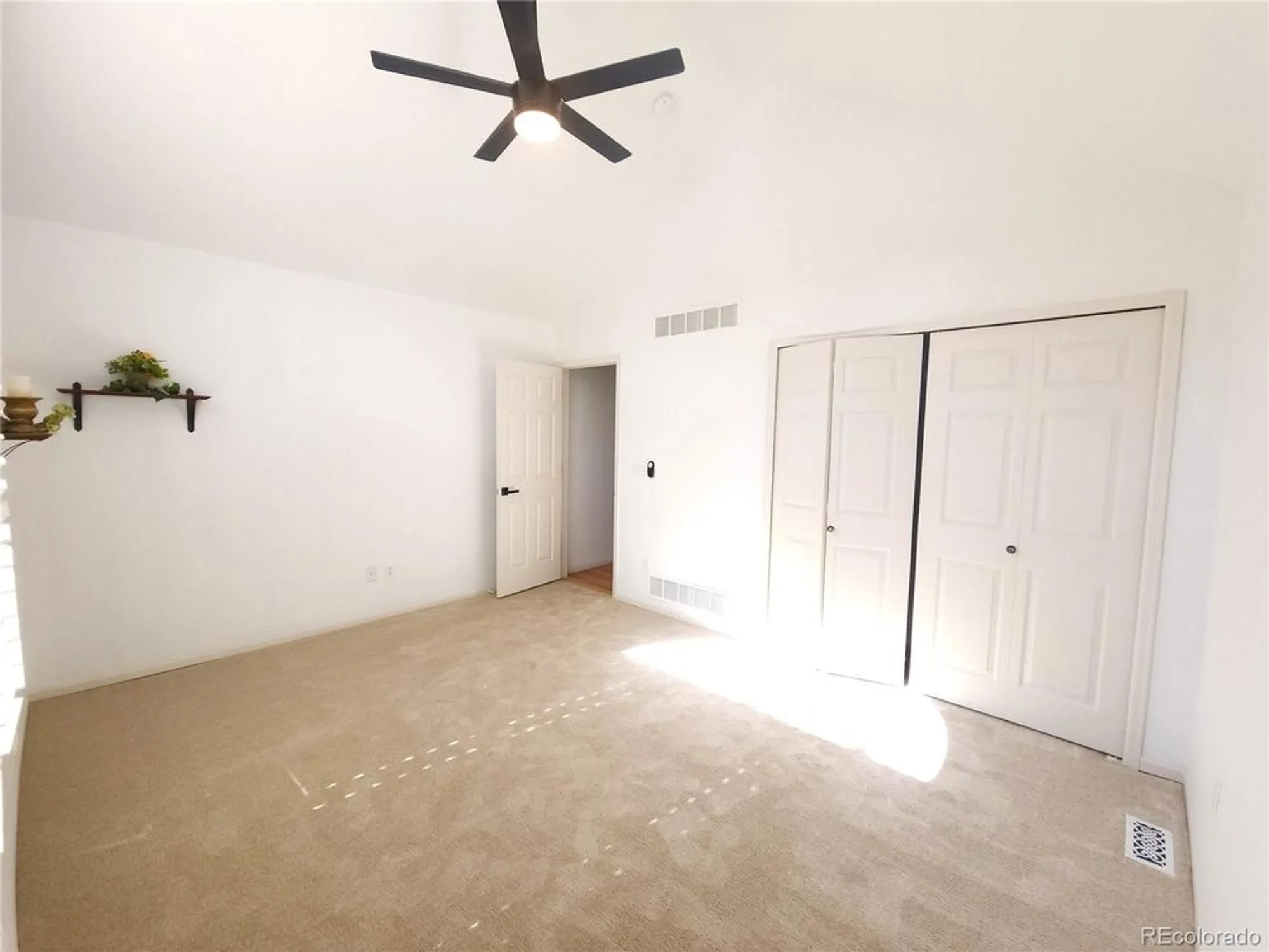 Property Slideshow image 14 of 31 | 4927 greenwich way, Highlands Ranch, CO, 80130