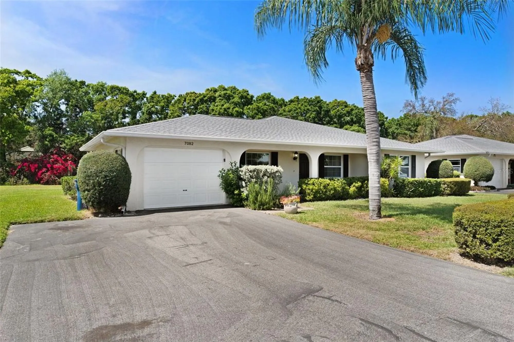 Property Slideshow image 3 of 70 | 7082 w country club dr n # 7082, Sarasota, FL, 34243