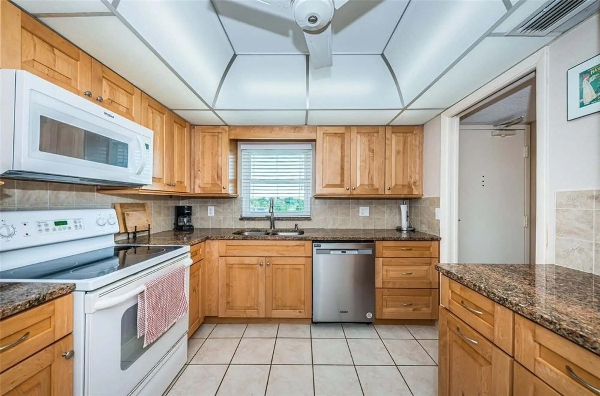 Property Slideshow image 6 of 50 | 4550 cove cir apt 502, St Petersburg, FL, 33708