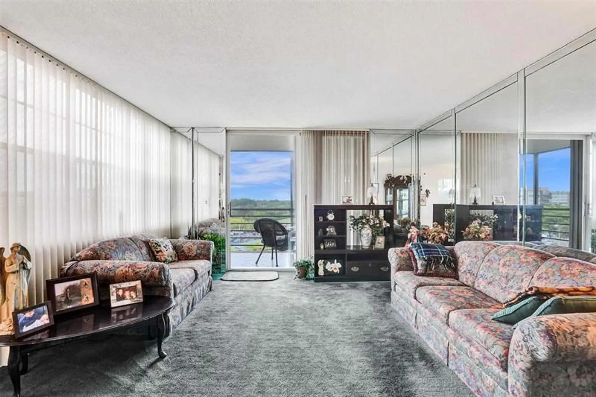 Property Slideshow image 19 of 71 | 1100 saint charles pl 612, Pembroke Pines, FL, 33026