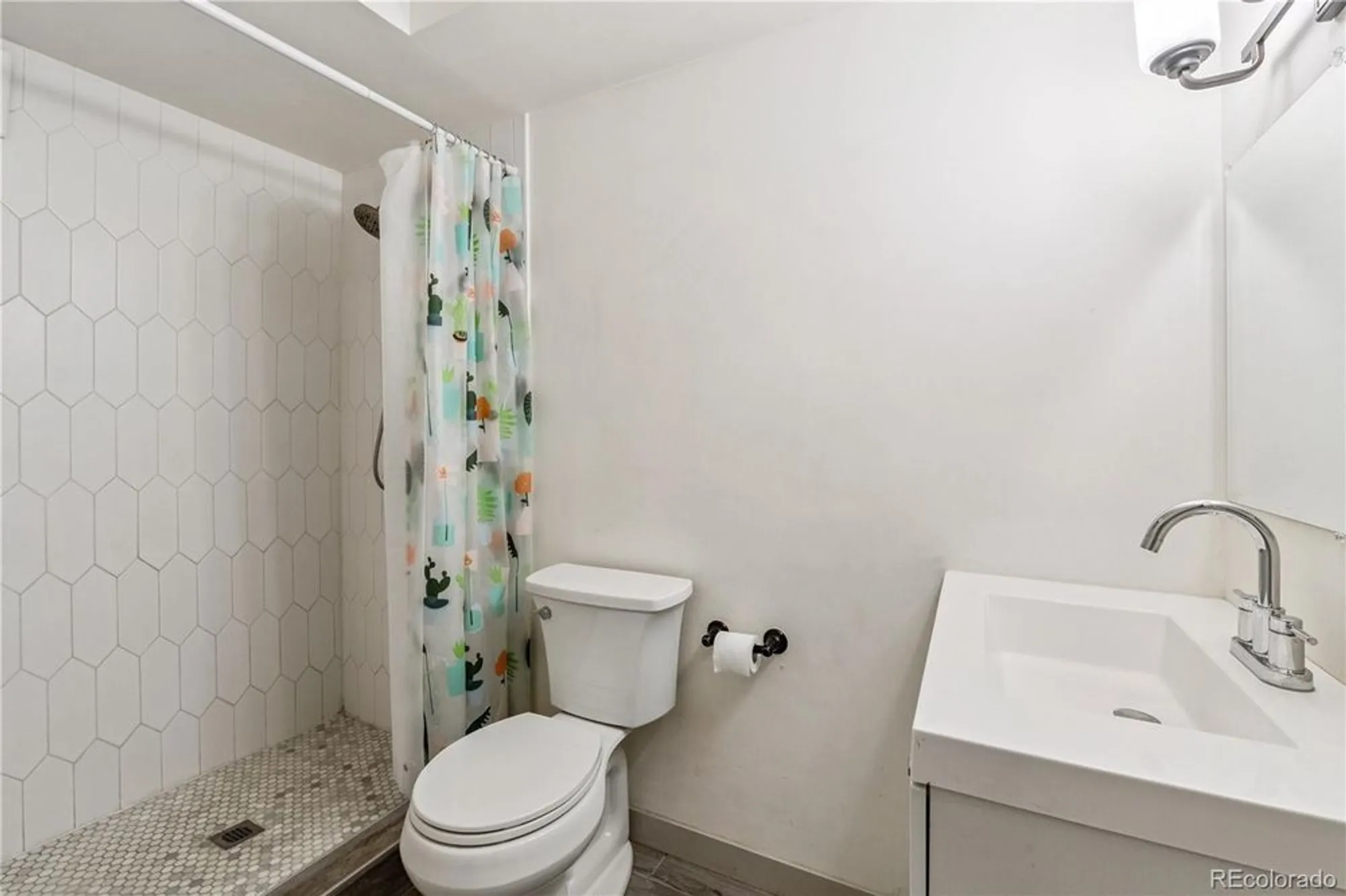 Property Slideshow image 15 of 49 | 300 s clinton st 8c, Denver, CO, 80247