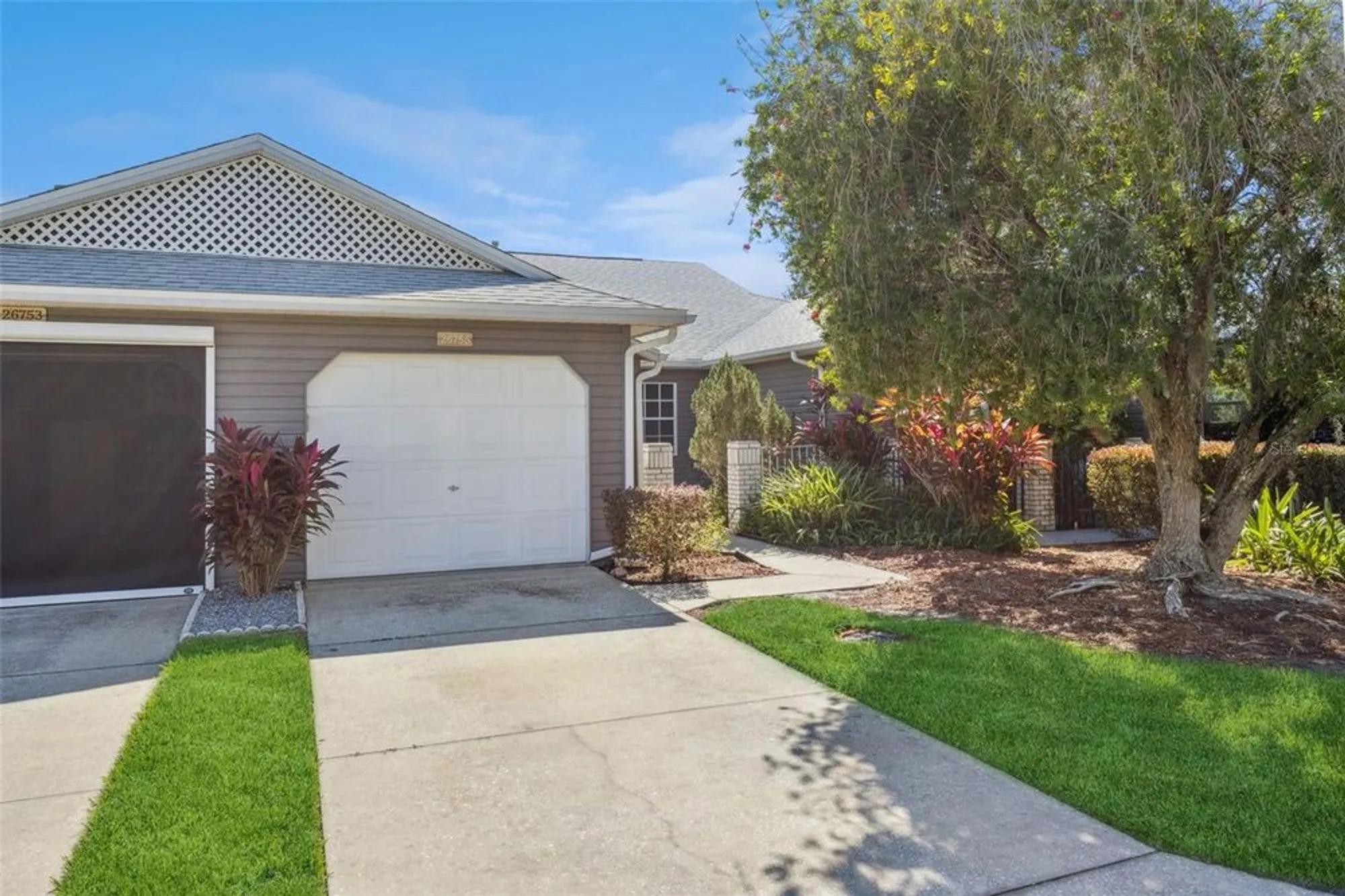 Property Slideshow image 1 of 82 | 26755 cash ct, Leesburg, FL, 34748