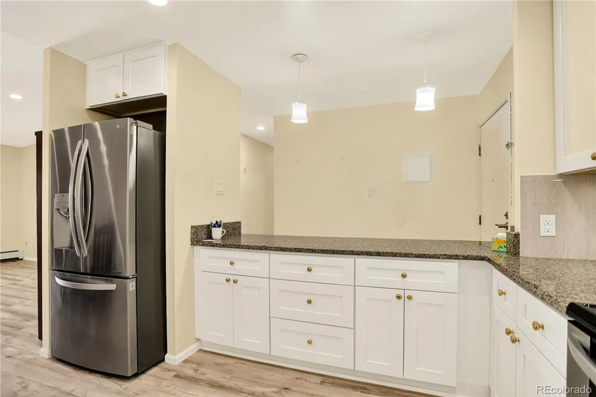 Property Slideshow image 9 of 28 | 3124 s wheeling way 404, Aurora, CO, 80014