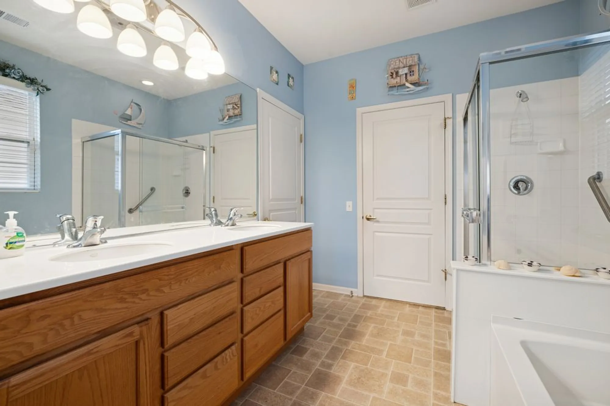 Property Slideshow image 19 of 20 | 2596 venetian ln, Elgin, IL, 60124