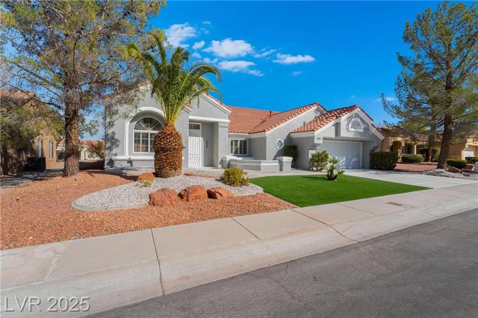 Property Slideshow image 6 of 57 | 2528 sunup dr, Las Vegas, NV, 89134