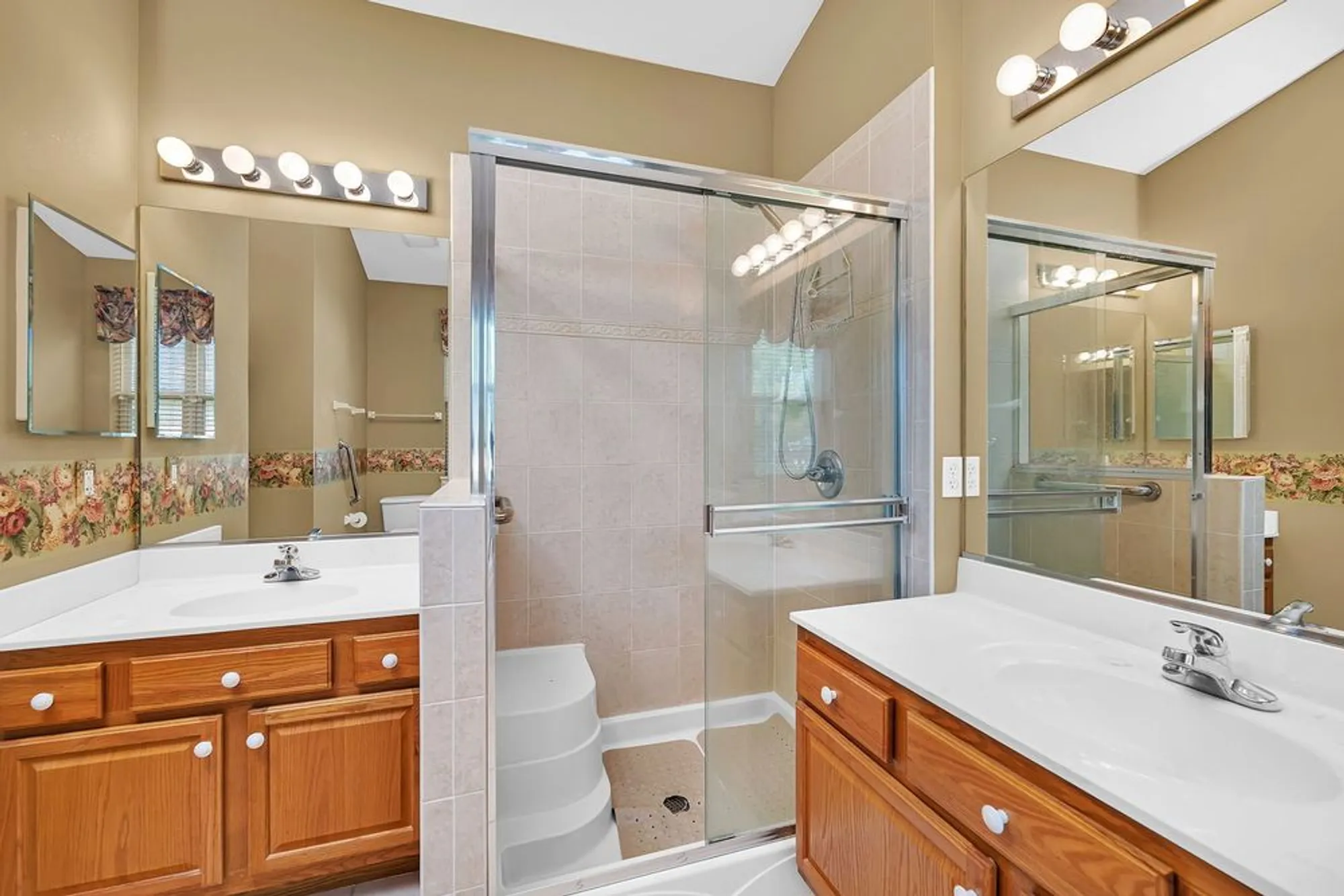 Property Slideshow image 18 of 28 | 746 s mecosta ln, Romeoville, IL, 60446