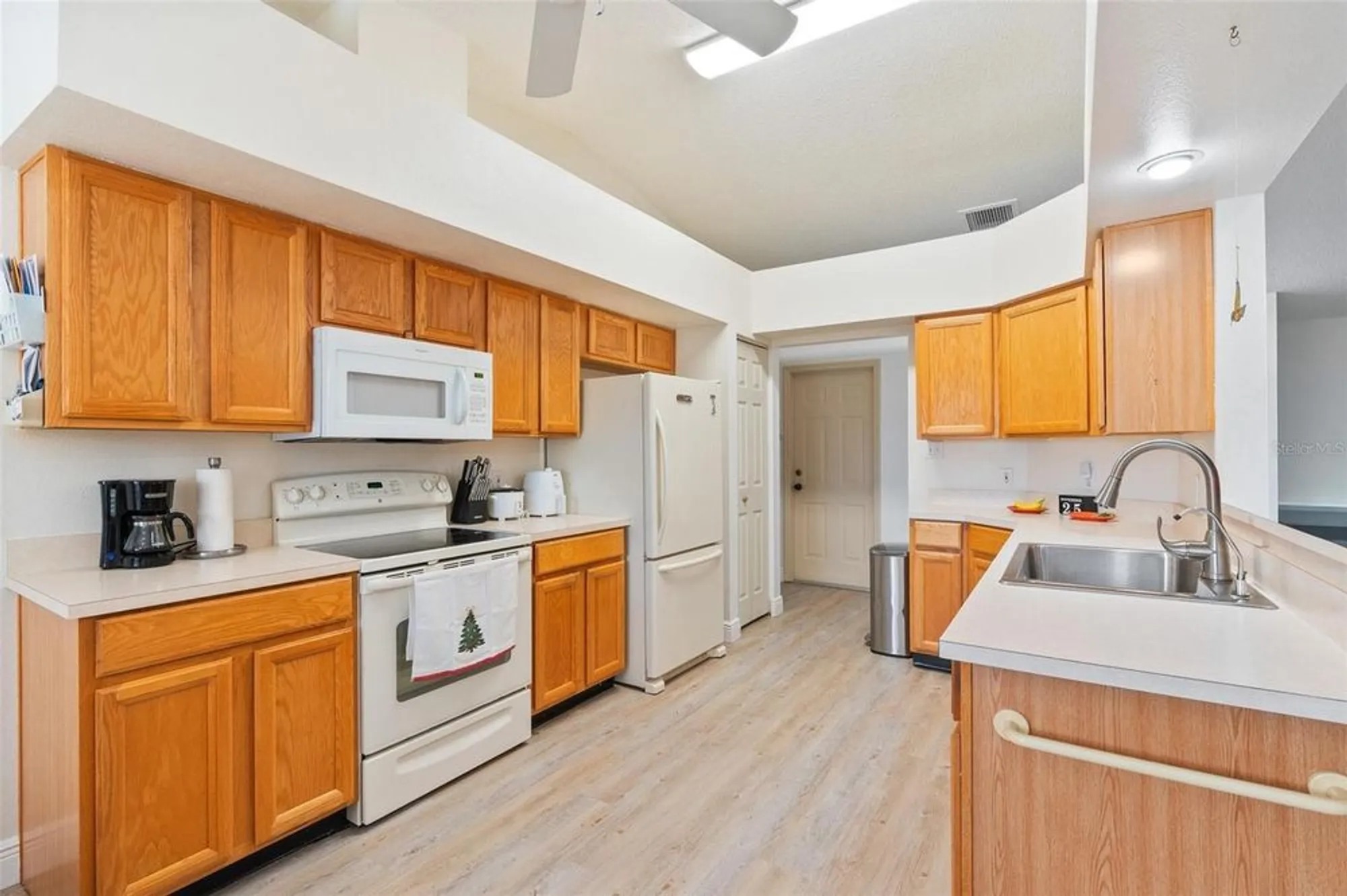 Property Slideshow image 10 of 41 | 6065 magpie dr, Lakeland, FL, 33809