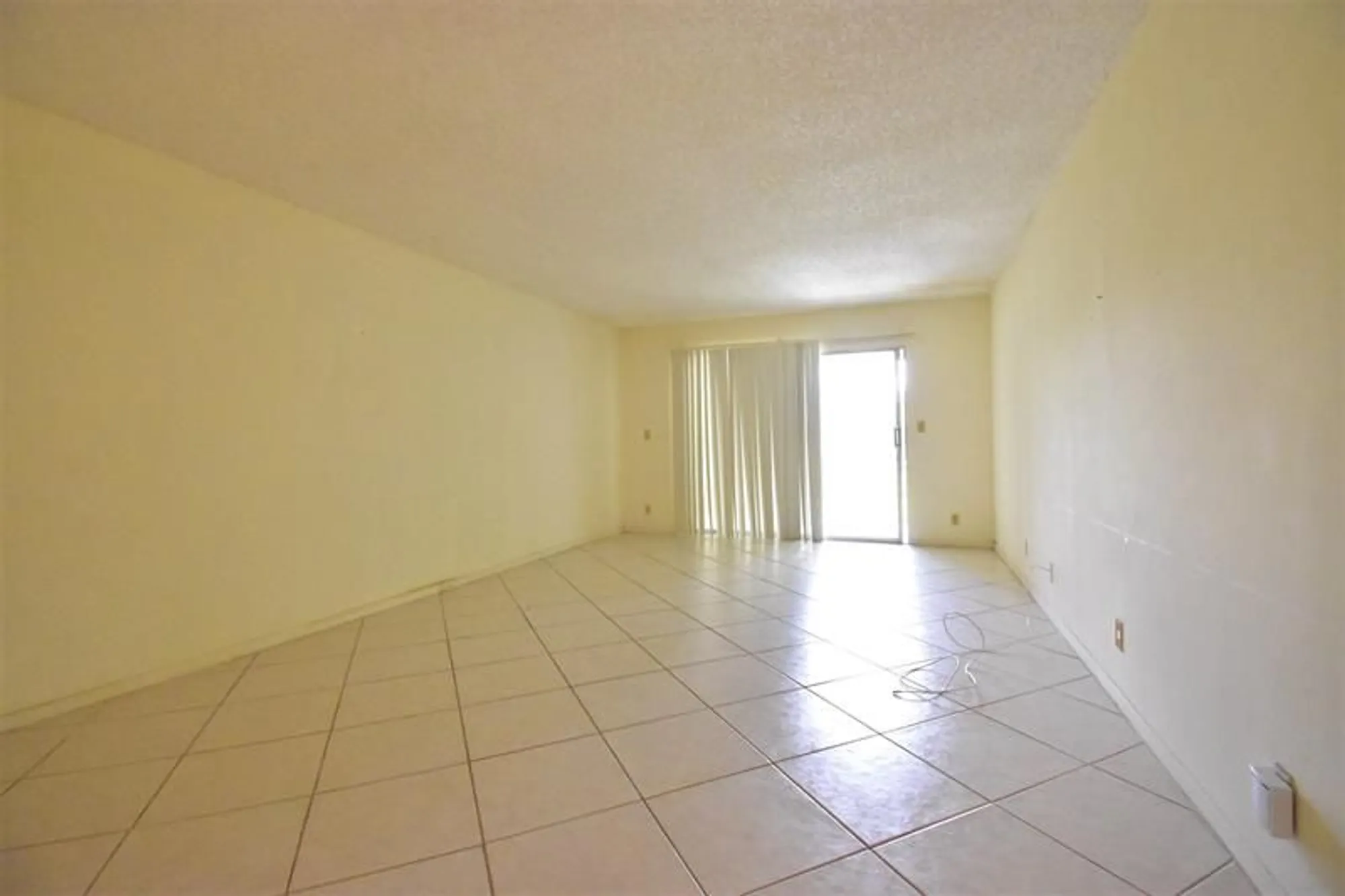Property Slideshow image 8 of 20 | 2805 victoria way h2, Coconut Creek, FL, 33066