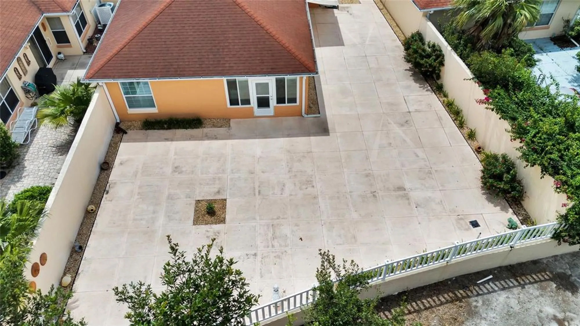 Property Slideshow image 33 of 45 | 916 medira dr, Lady Lake, FL, 32159