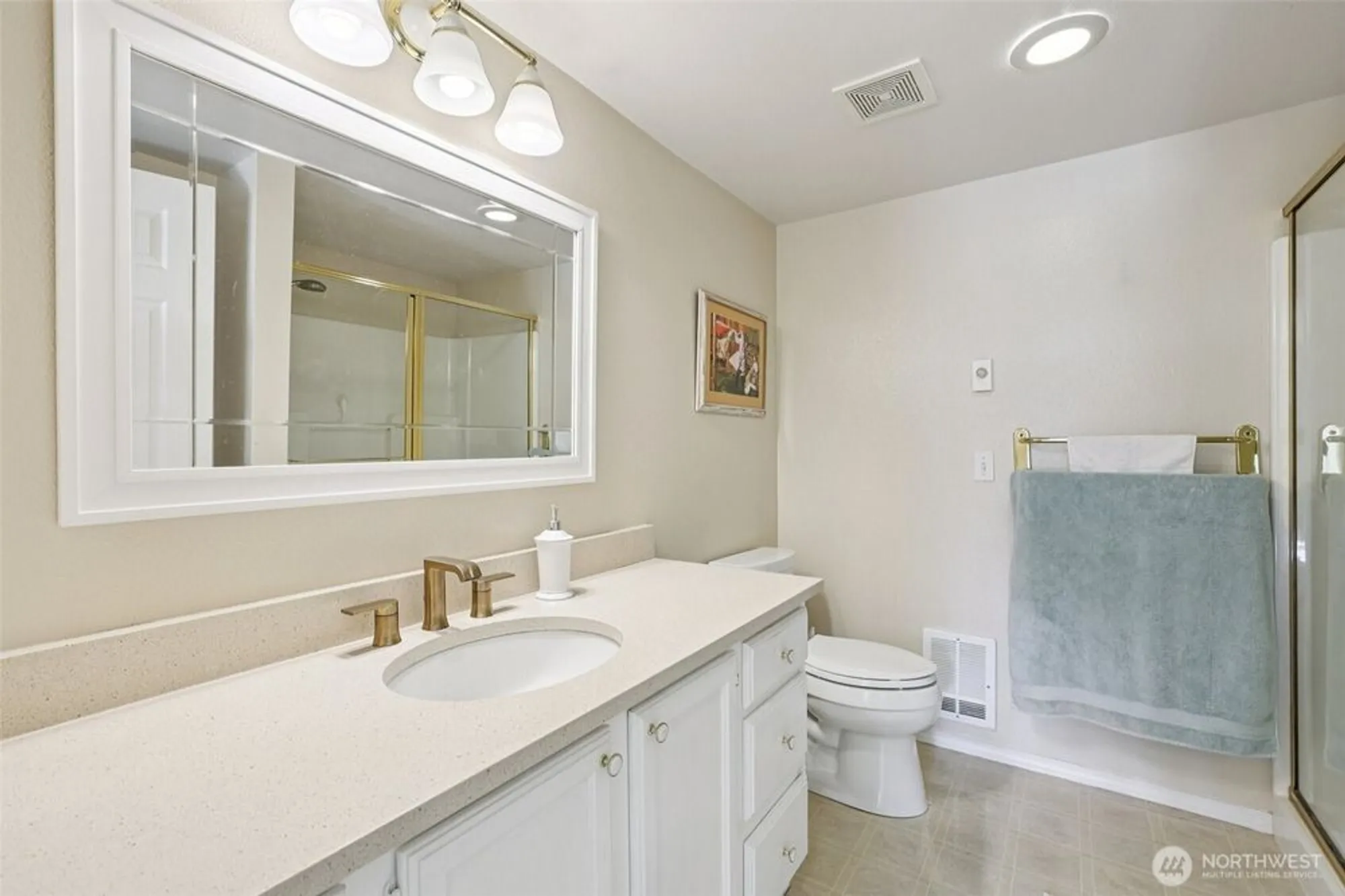 Property Slideshow image 22 of 32 | 4109 224th ln 207, Issaquah, WA, 98029