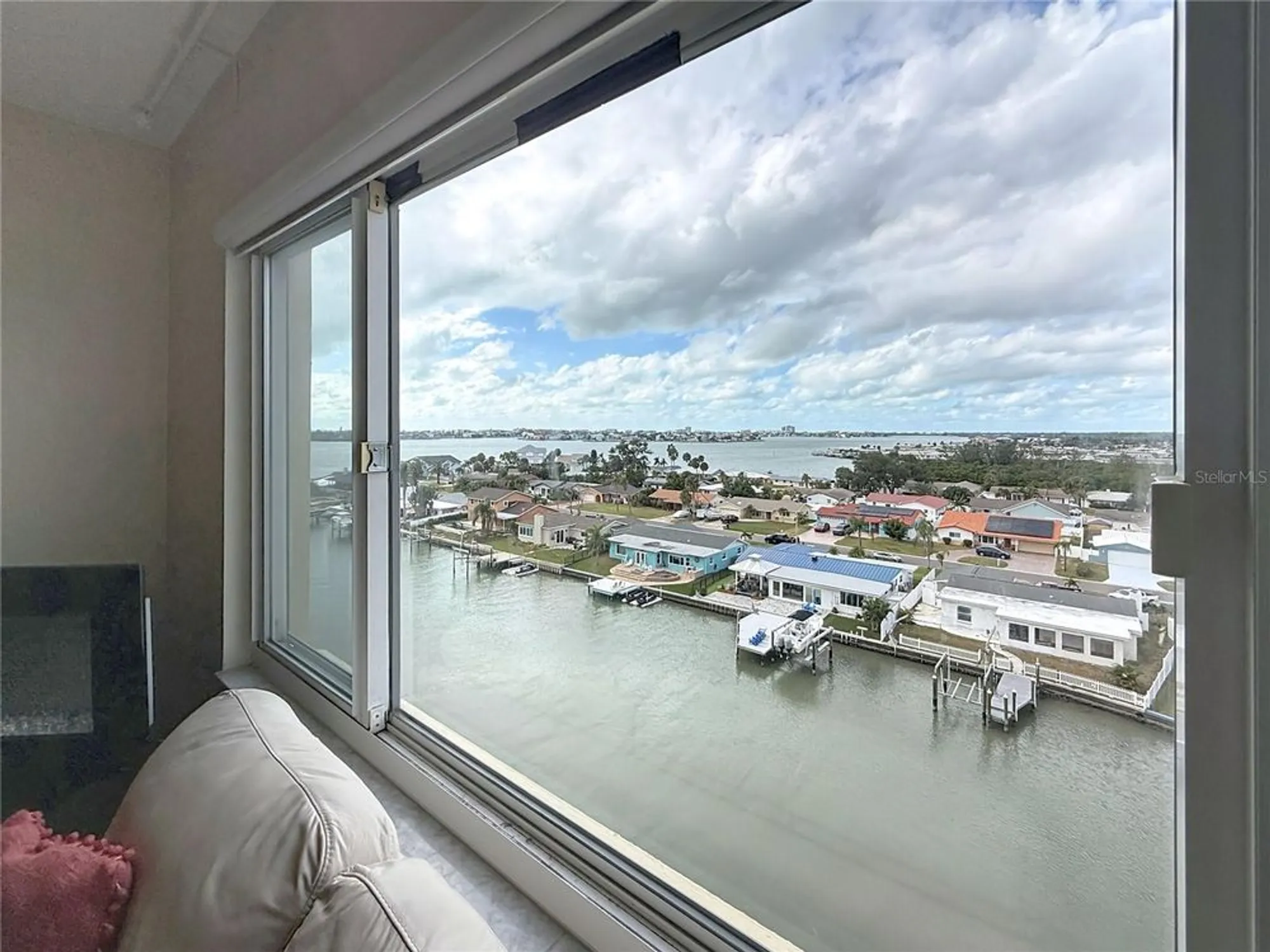 Property Slideshow image 20 of 77 | 4725 cove cir apt 810, Saint Petersburg, FL, 33708