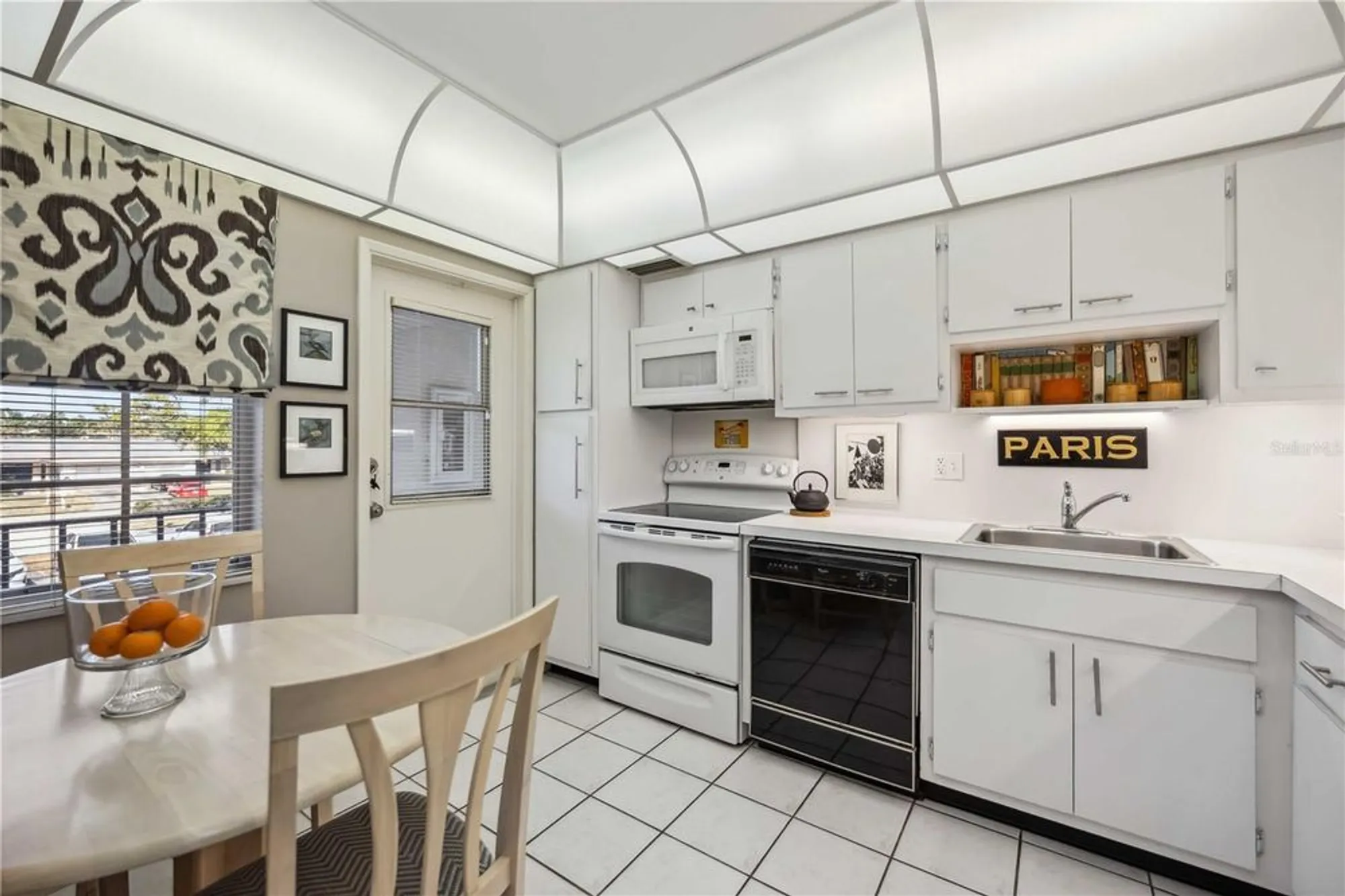 Property Slideshow image 15 of 31 | 7461 w country club dr 207, Sarasota, FL, 34243