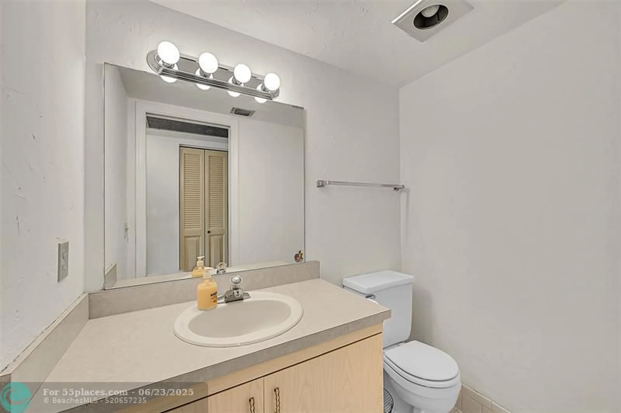 Property Slideshow image 9 of 22 | 2103 lucaya bnd e3, Coconut Creek, FL, 33066