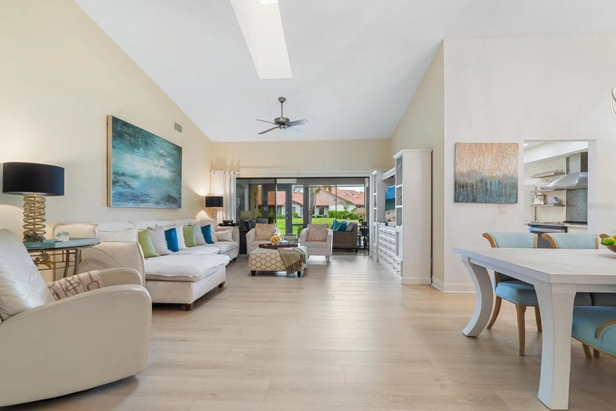 Property Slideshow image 8 of 49 | 4033 wilshire cir 139, Sarasota, FL, 34238