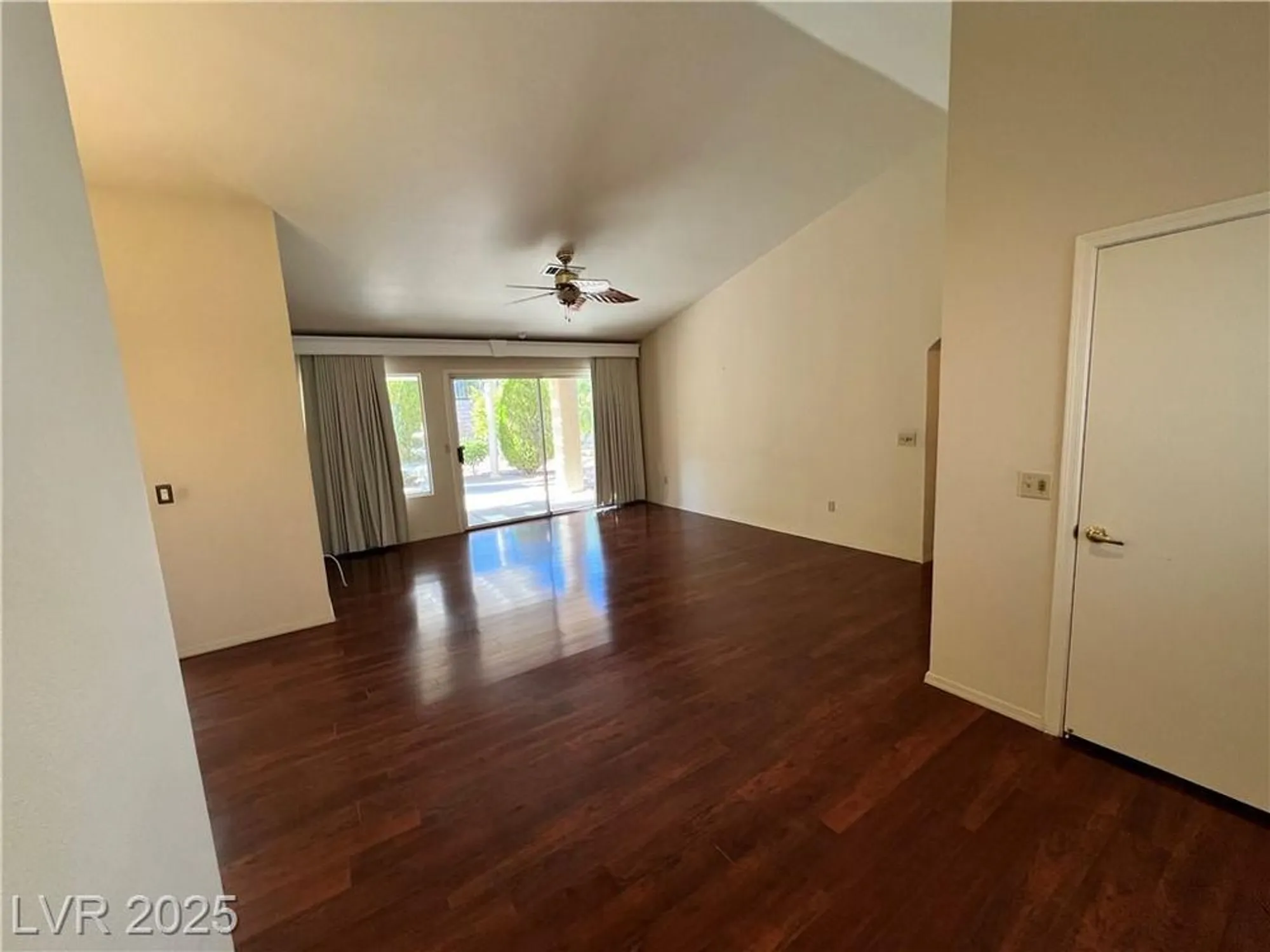 Property Slideshow image 4 of 20 | 2821 tumble brook dr, Las Vegas, NV, 89134