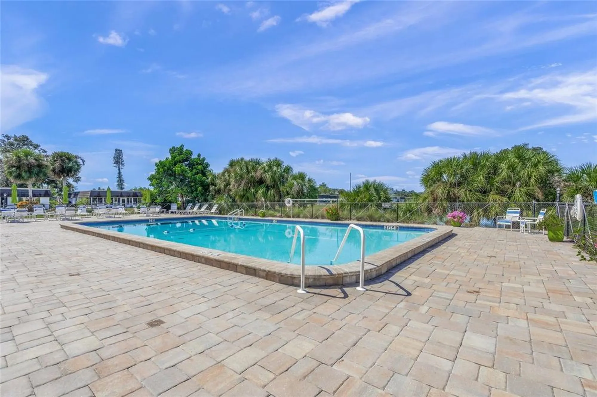 Property Slideshow image 40 of 41 | 1325 glen oaks dr 133, Sarasota, FL, 34232