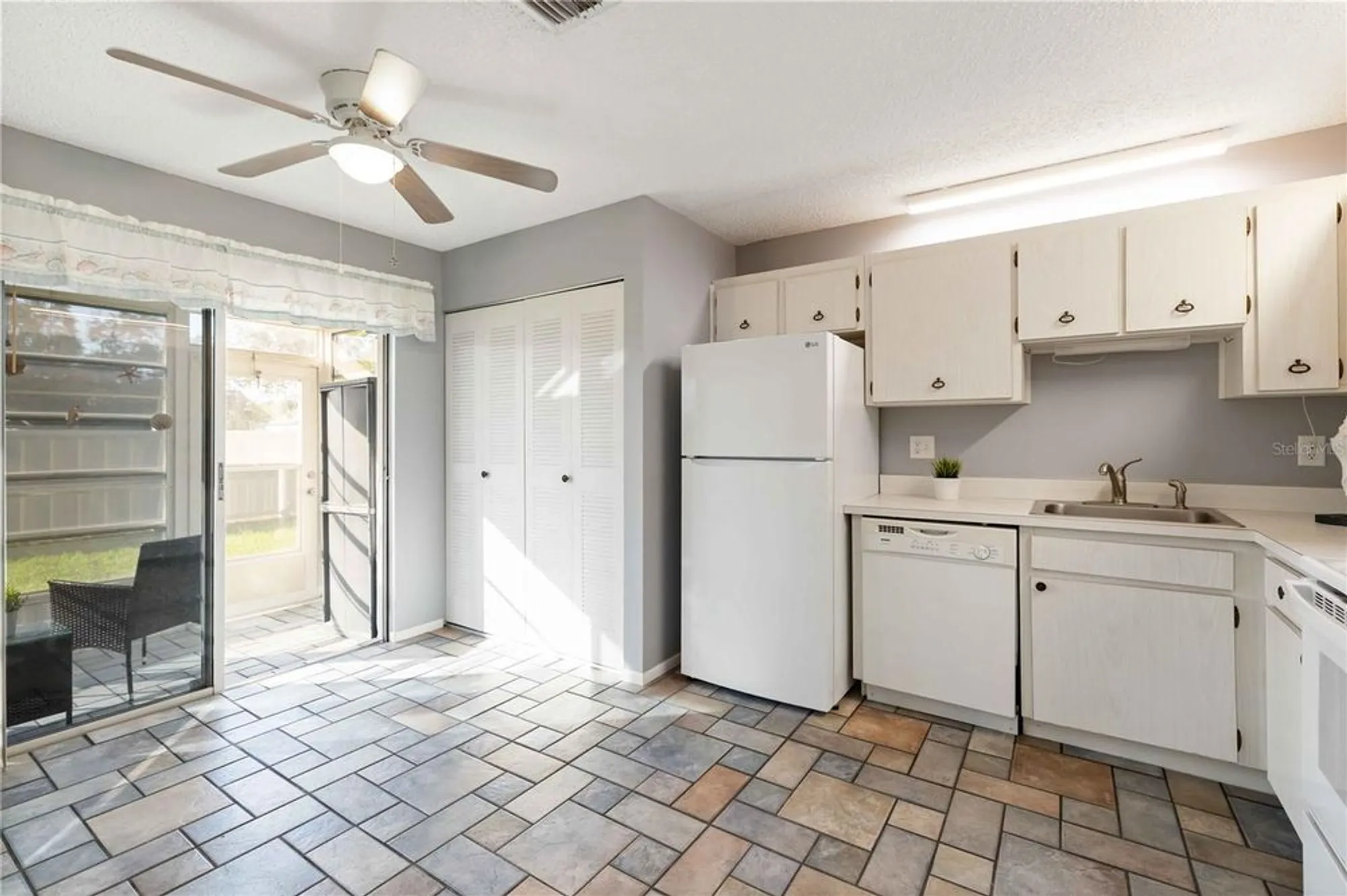 Property Slideshow image 11 of 34 | 4001 38th avenue dr w # 4001, Bradenton, FL, 34205