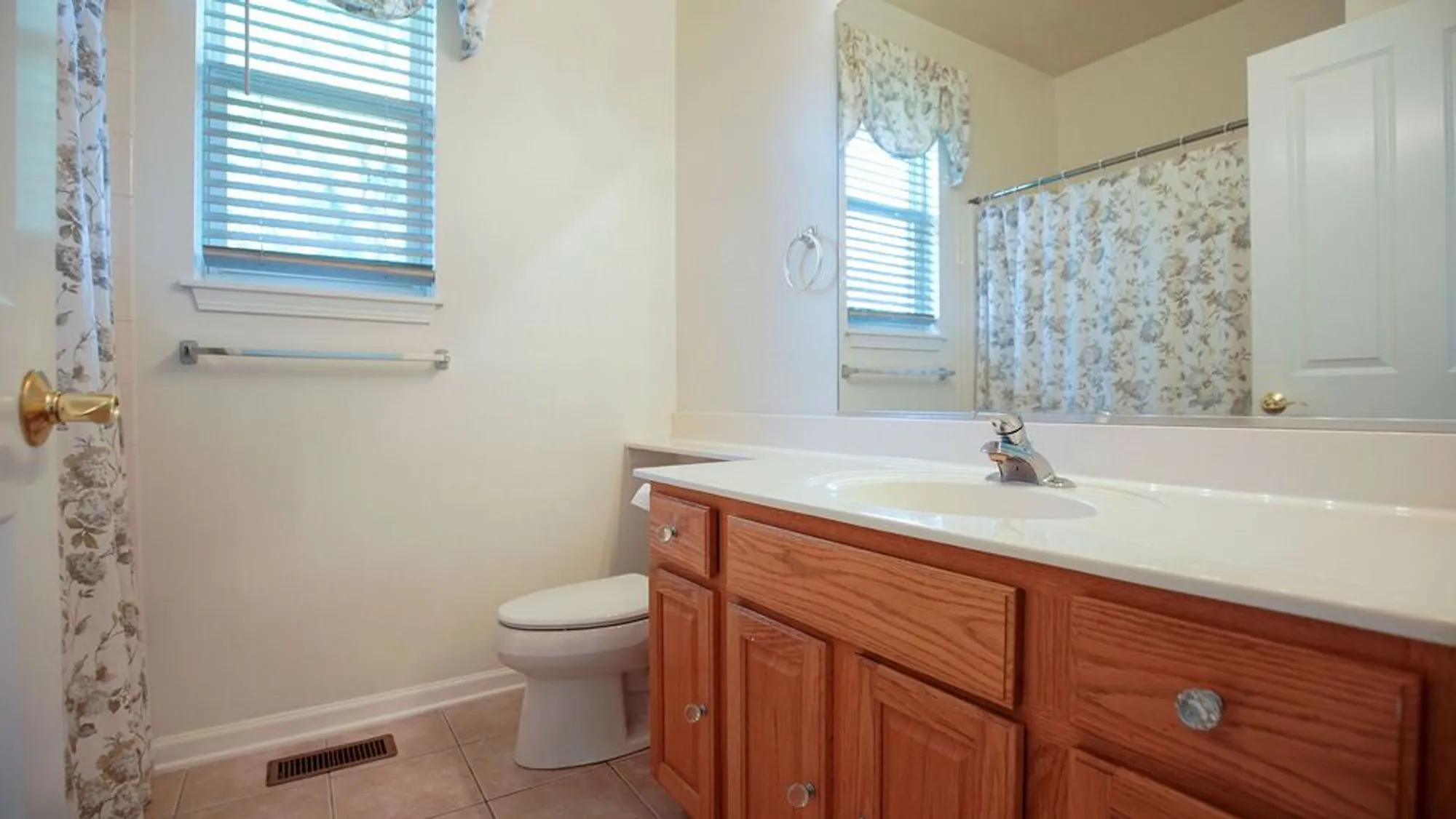 Property Slideshow image 20 of 38 | 12298 winding creek loop, Huntley, IL, 60142