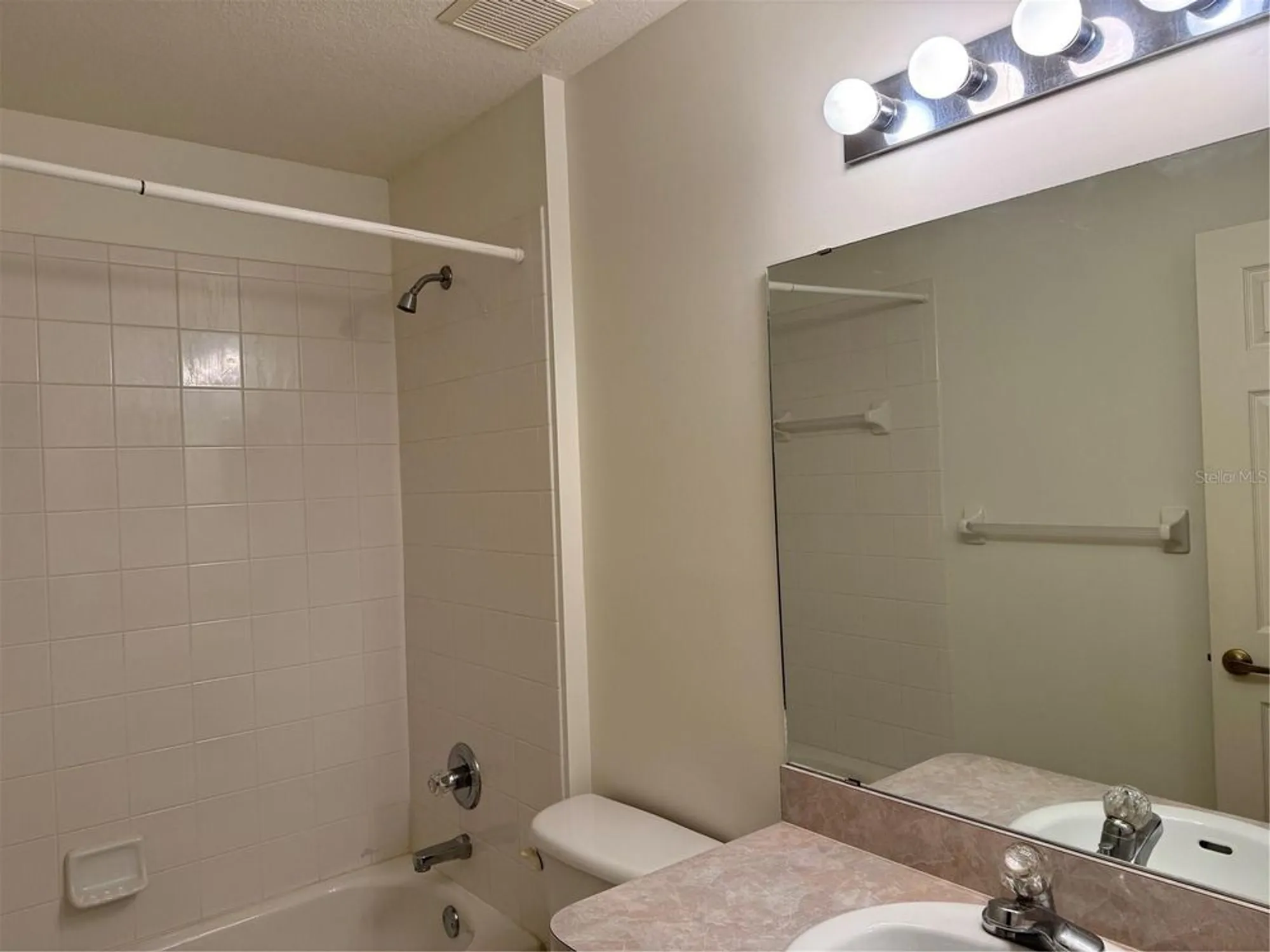 Property Slideshow image 16 of 27 | 3323 songbird ln, Lakeland, FL, 33811