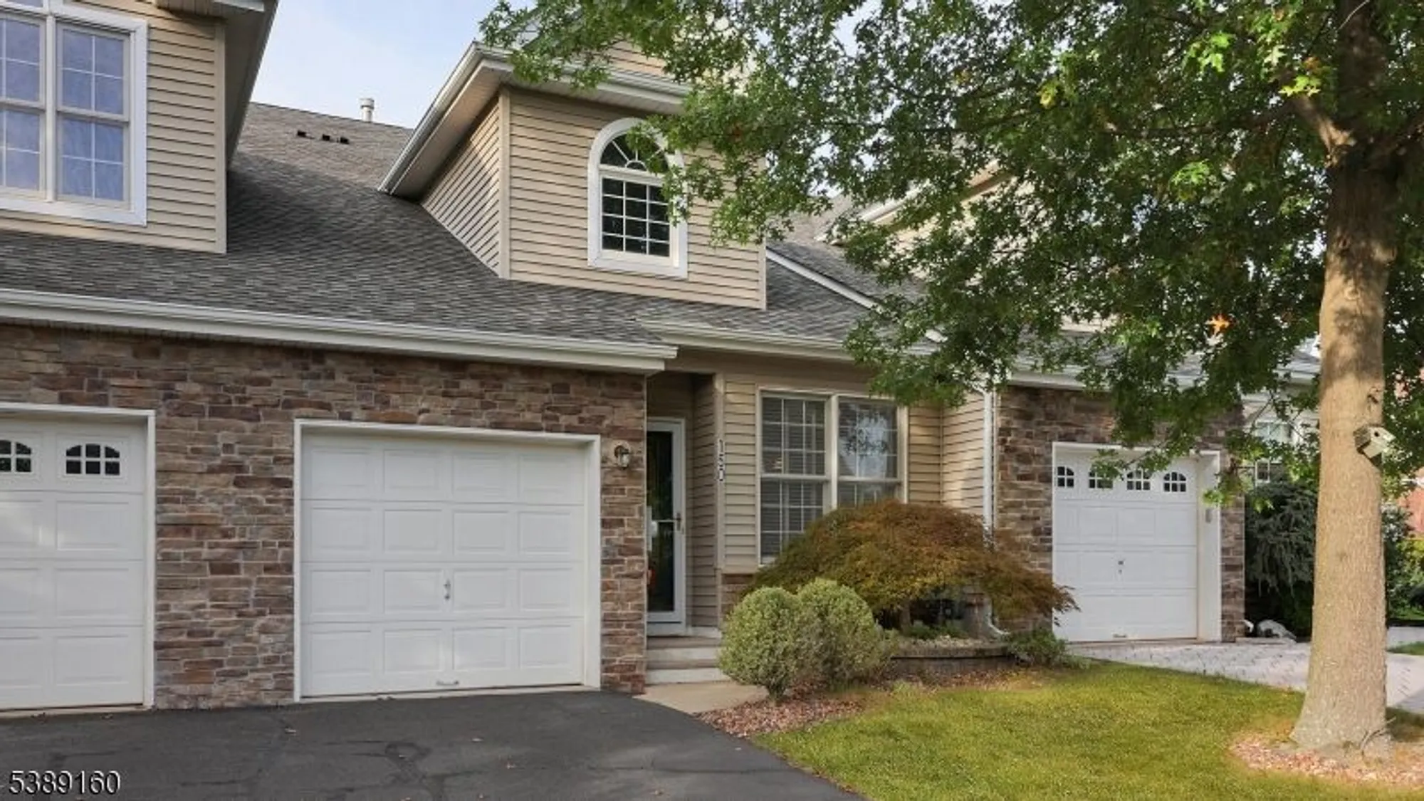 Property Slideshow image 3 of 35 | 150 saratoga ct, Somerset, NJ, 08873