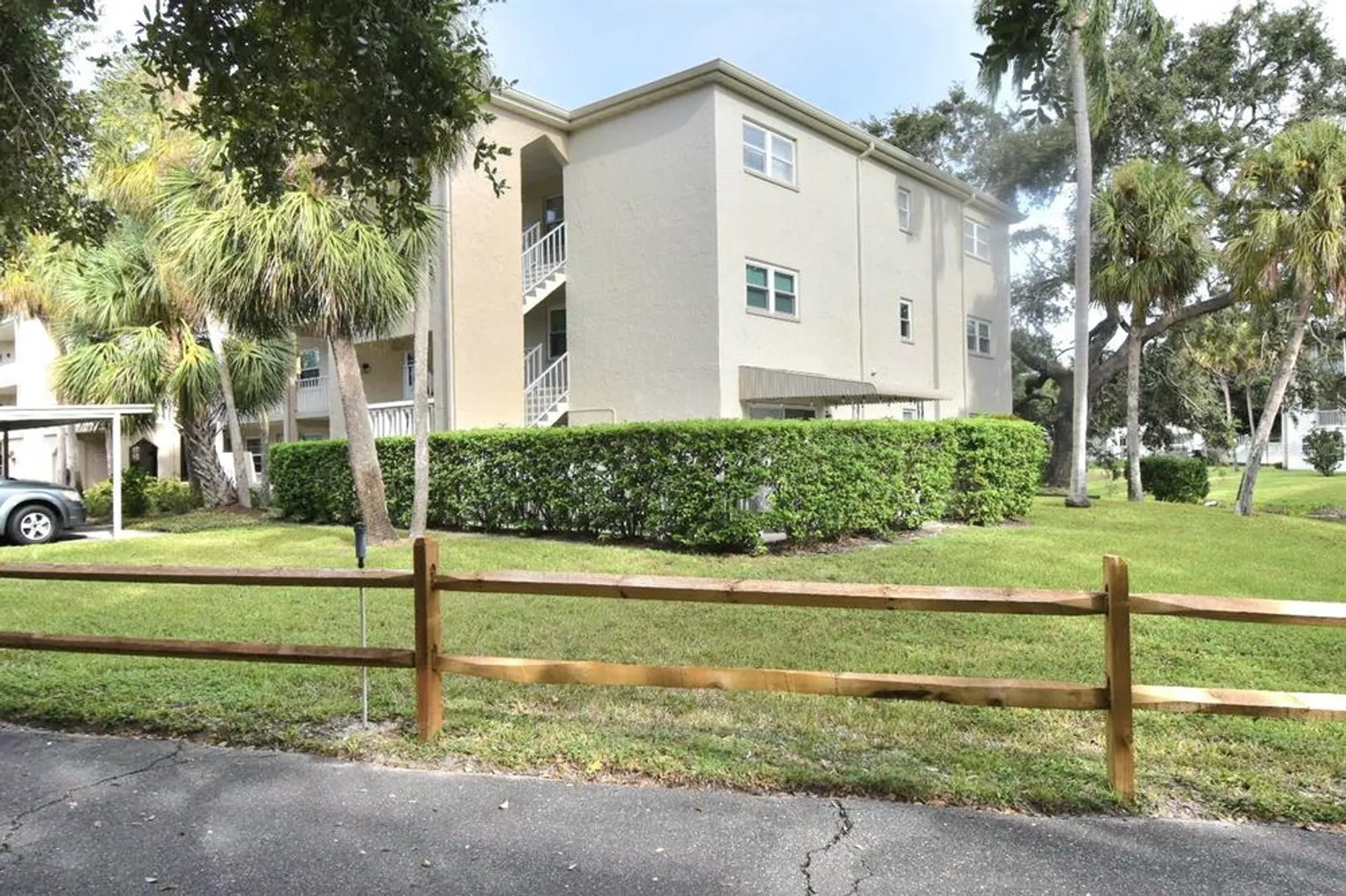 Property Slideshow image 6 of 50 | 940 virginia st 108, Dunedin, FL, 34698